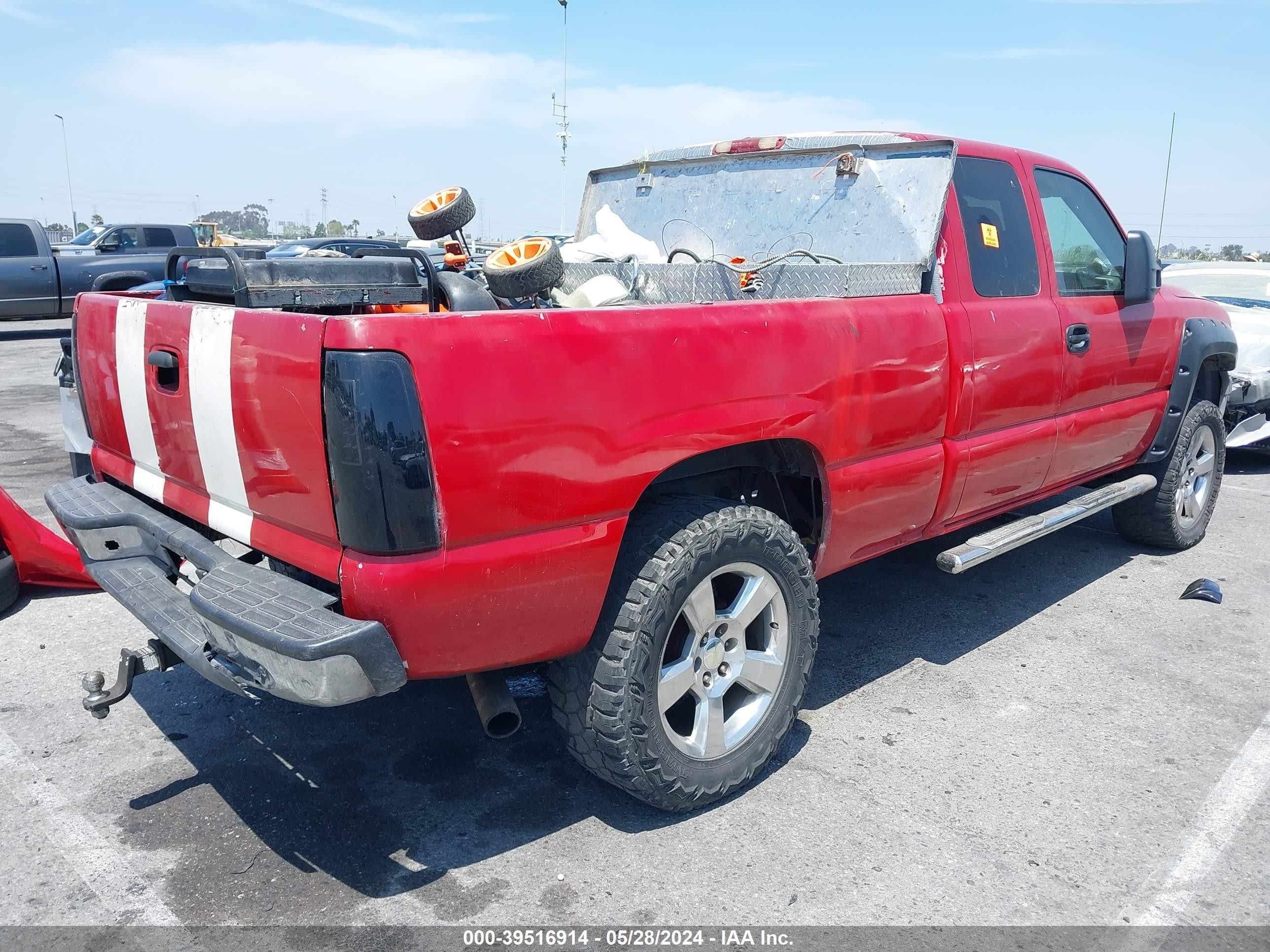 Photo 3 VIN: 1GCEC19T7YZ117310 - CHEVROLET SILVERADO 