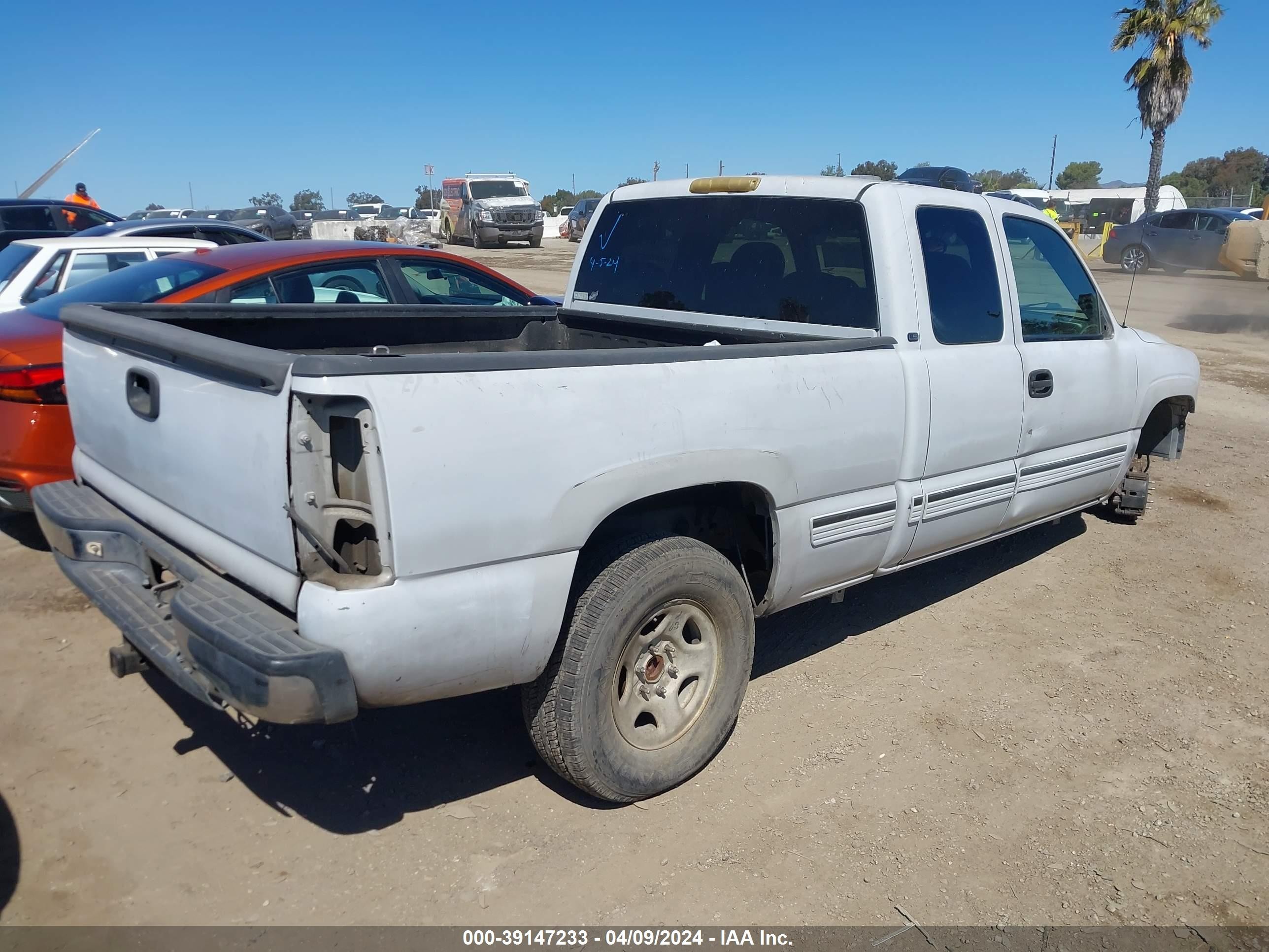 Photo 3 VIN: 1GCEC19T81Z148555 - CHEVROLET SILVERADO 