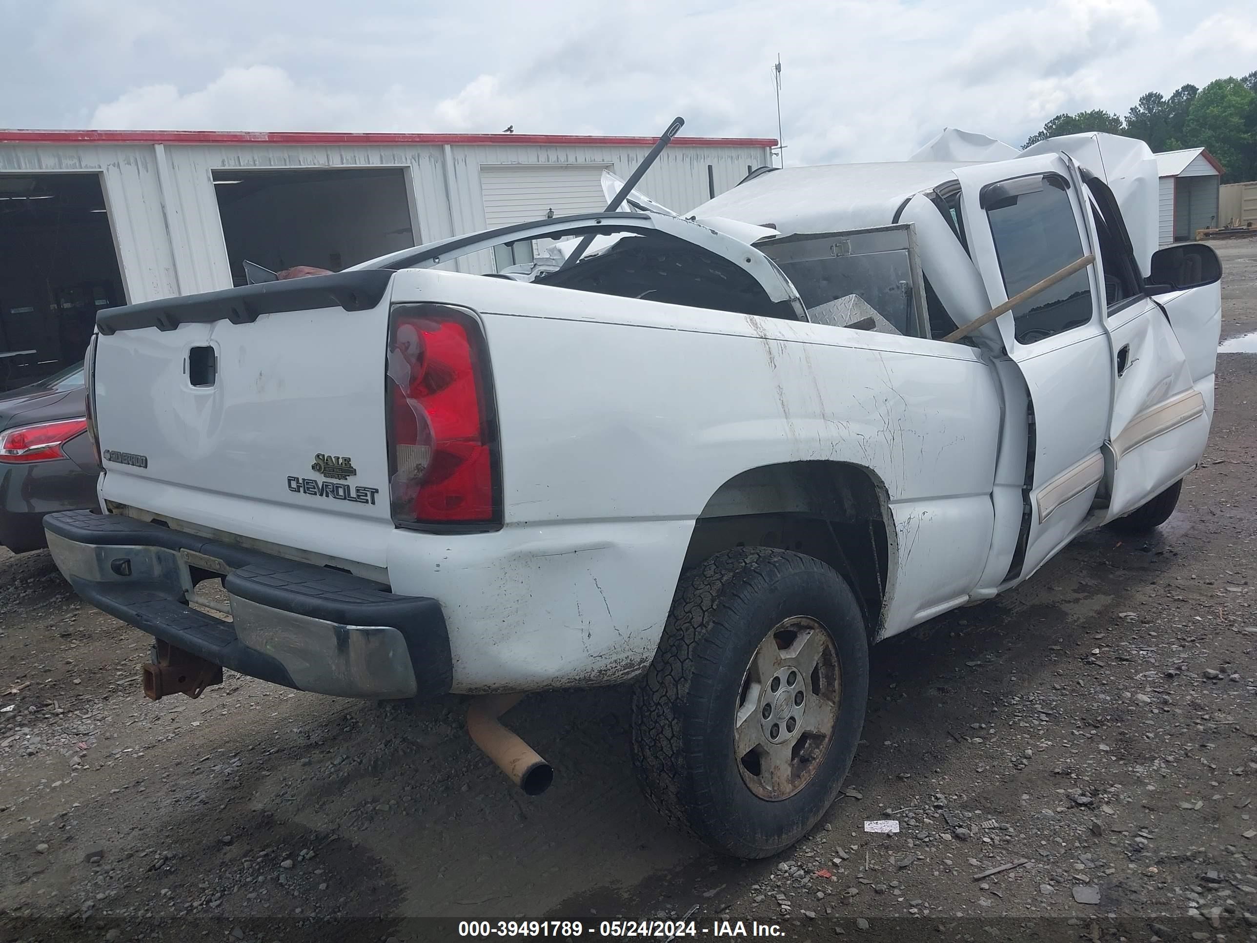 Photo 3 VIN: 1GCEC19T85Z120325 - CHEVROLET SILVERADO 