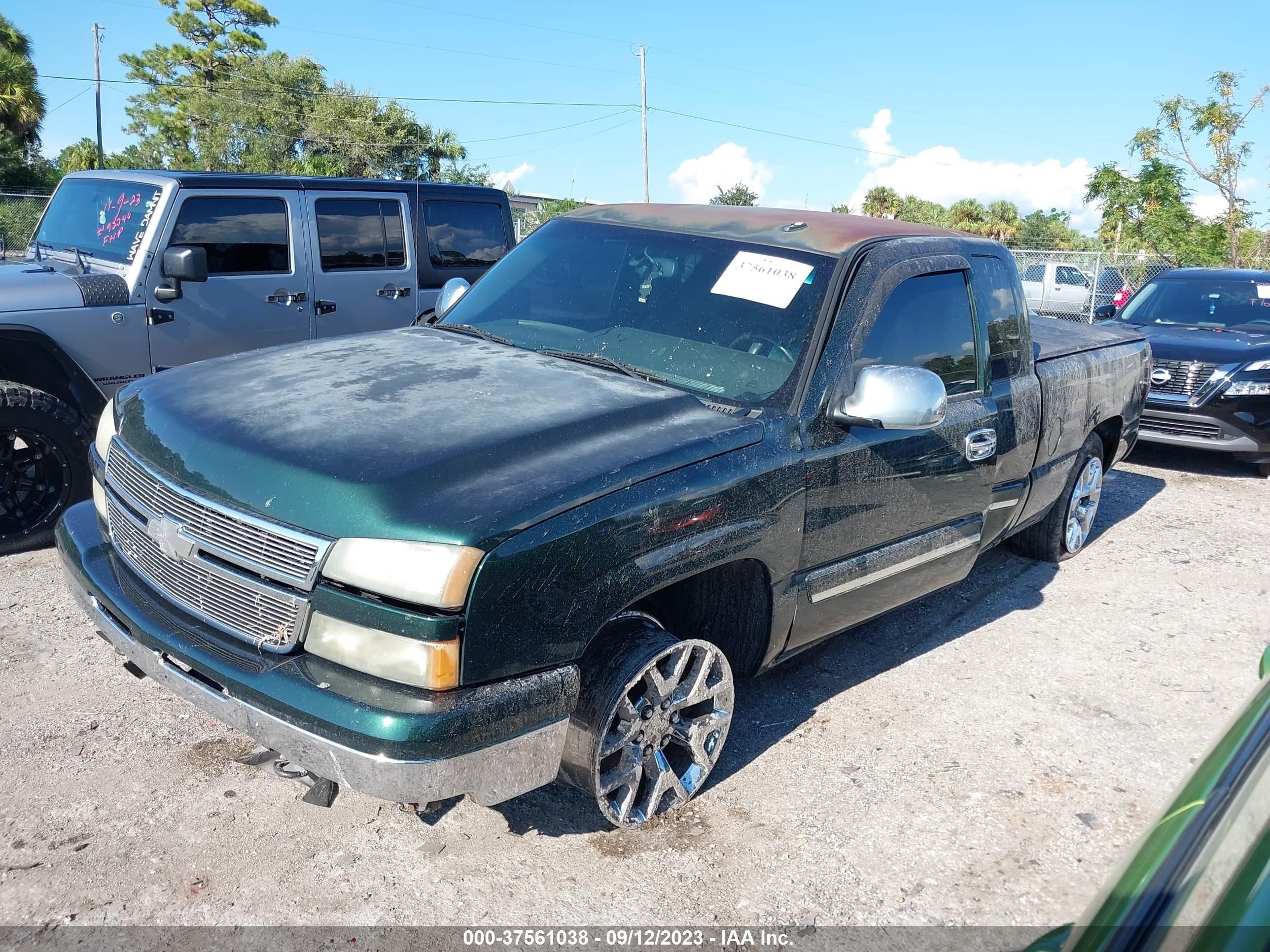 Photo 1 VIN: 1GCEC19T86Z181126 - CHEVROLET SILVERADO 