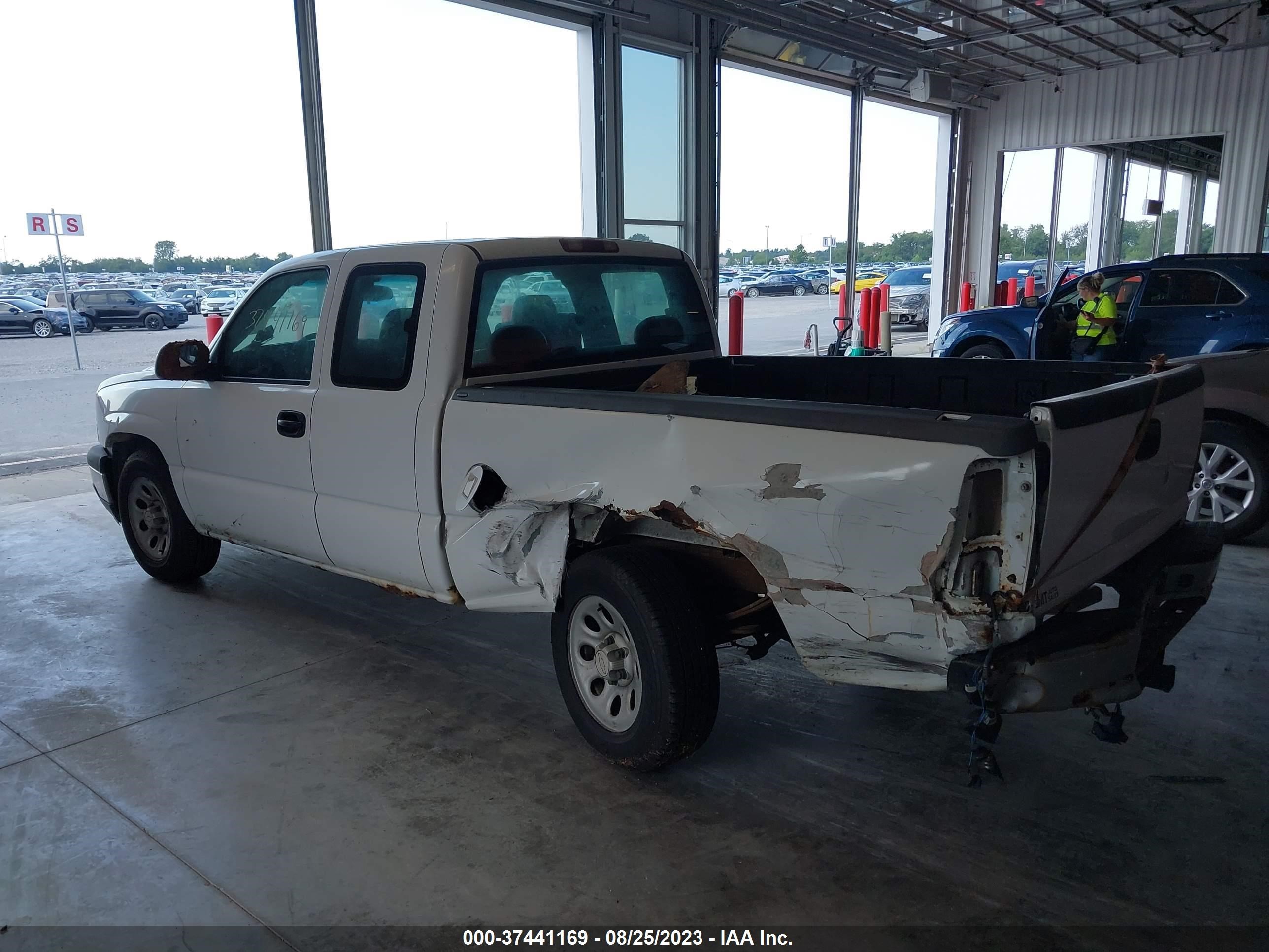 Photo 2 VIN: 1GCEC19T86Z193261 - CHEVROLET SILVERADO 