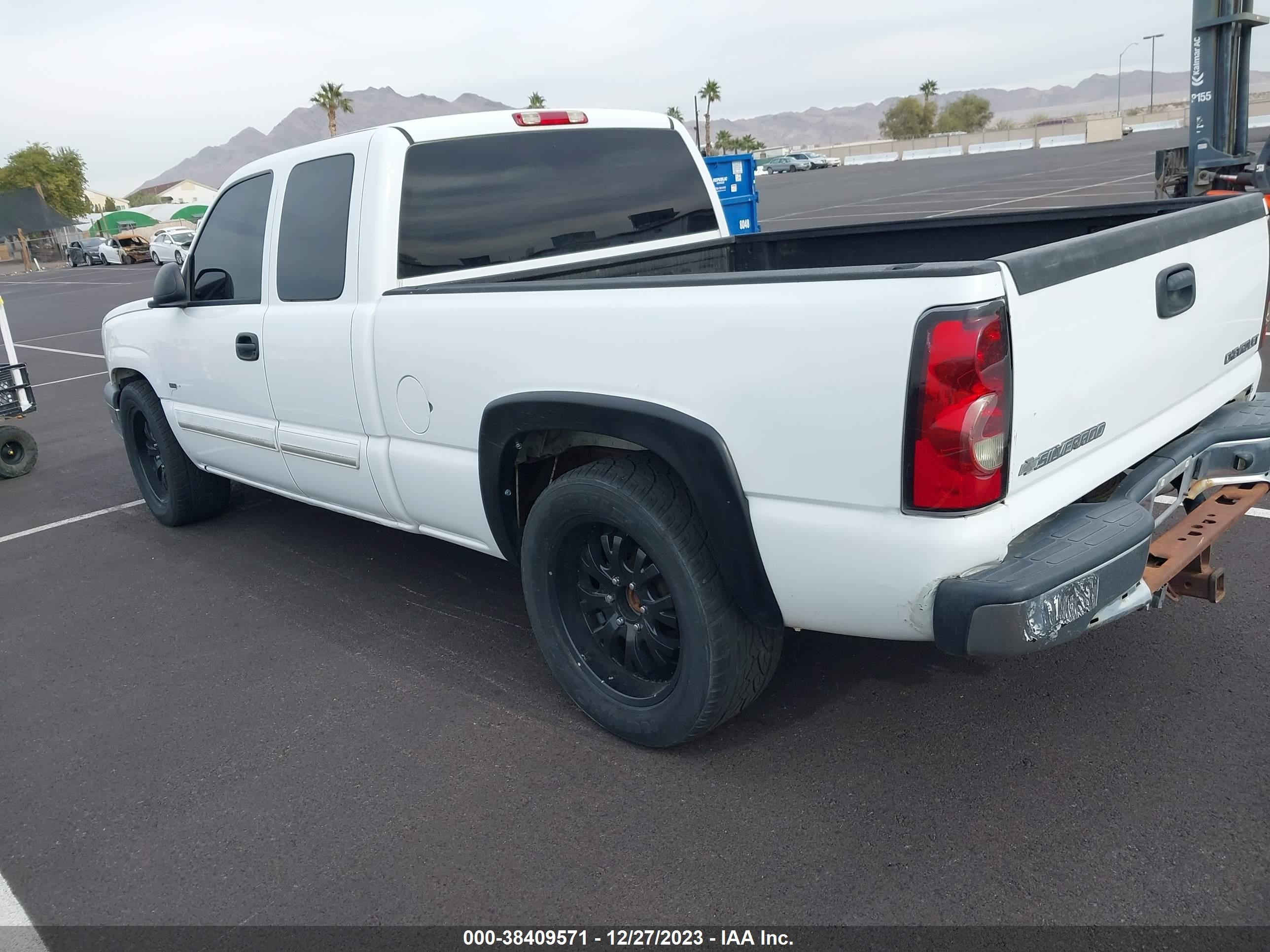 Photo 2 VIN: 1GCEC19T95Z128305 - CHEVROLET SILVERADO 