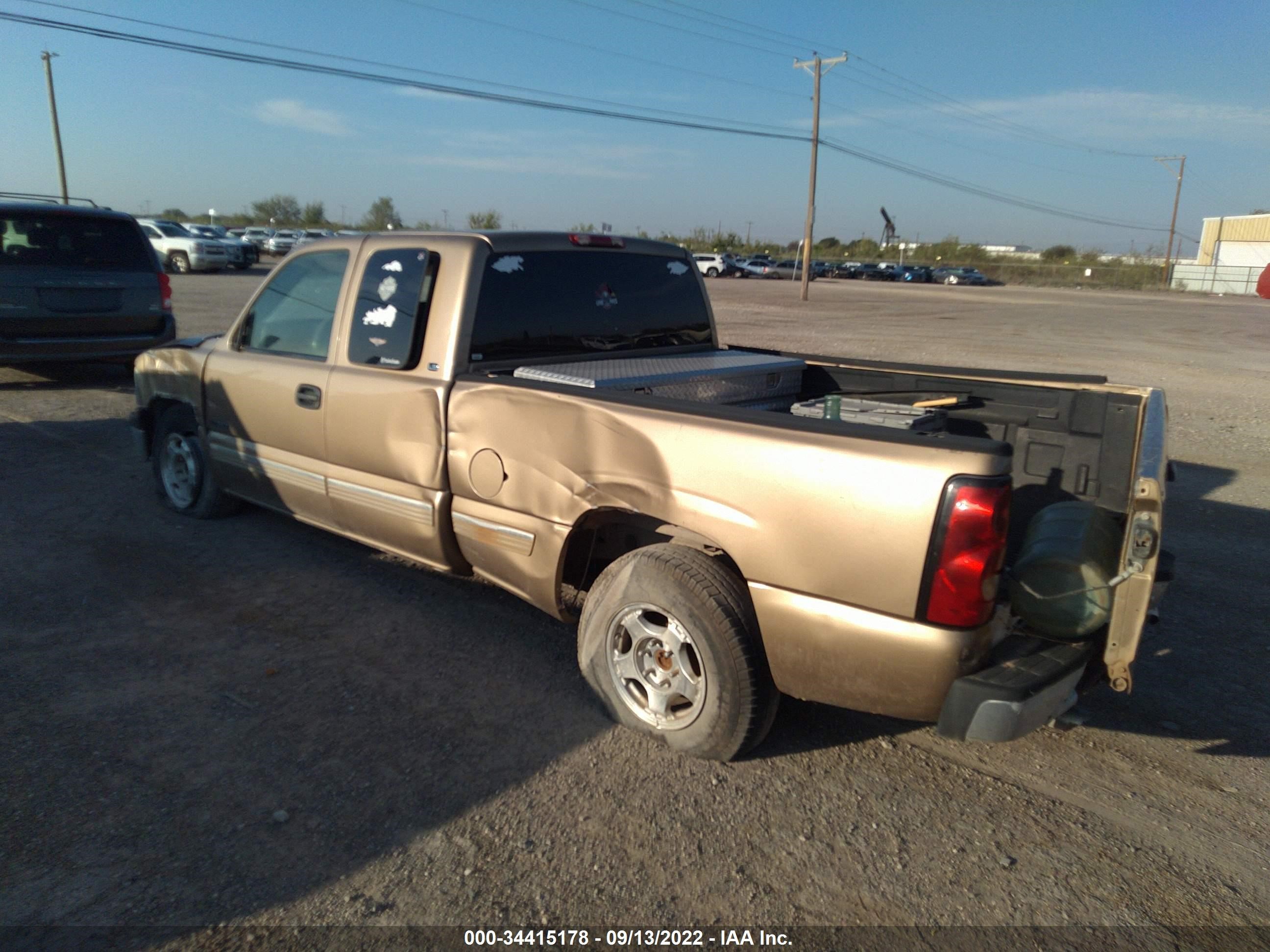 Photo 2 VIN: 1GCEC19T9XZ117095 - CHEVROLET SILVERADO 