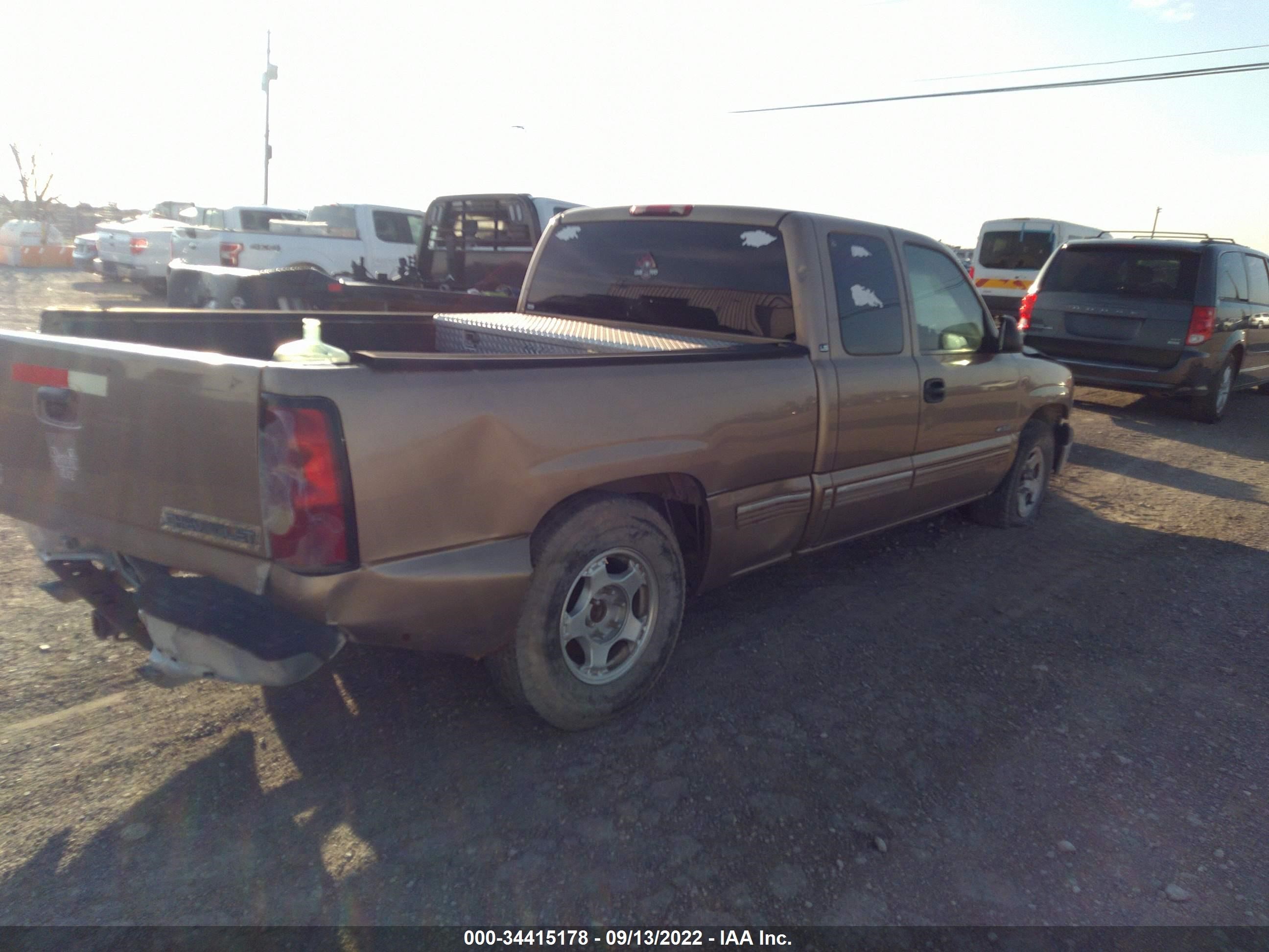 Photo 3 VIN: 1GCEC19T9XZ117095 - CHEVROLET SILVERADO 