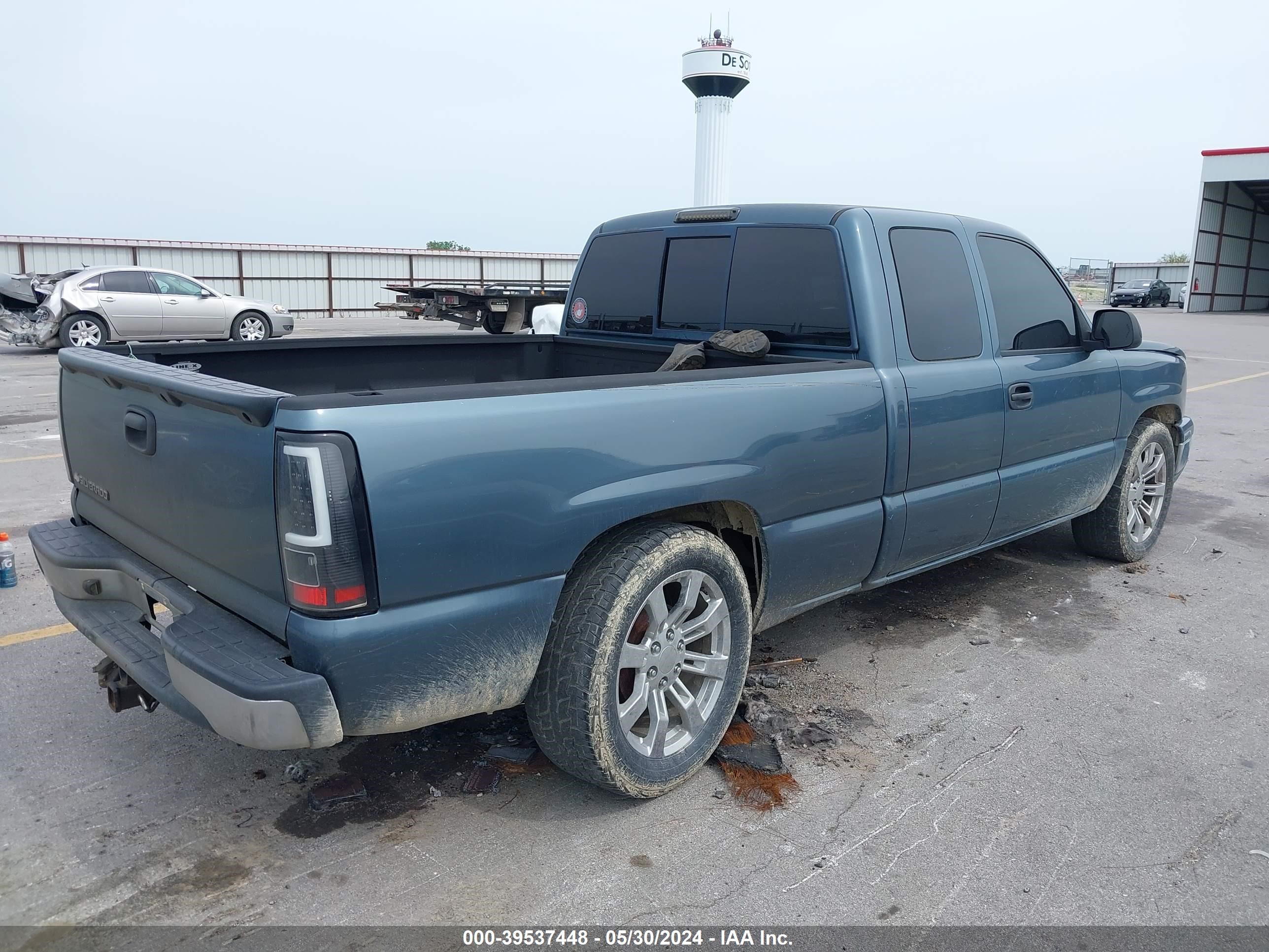 Photo 3 VIN: 1GCEC19TX6Z142490 - CHEVROLET SILVERADO 