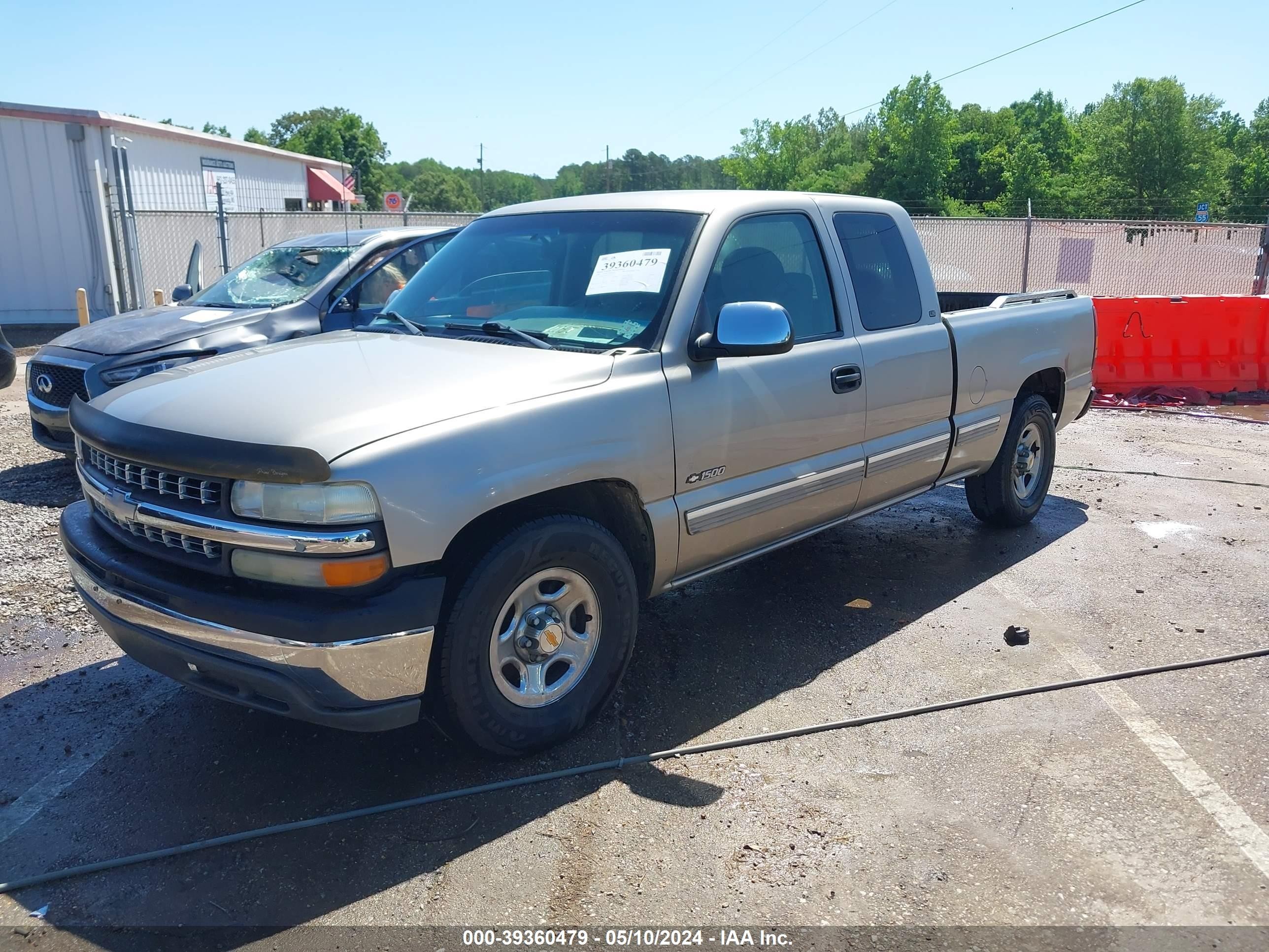 Photo 1 VIN: 1GCEC19V0YZ211773 - CHEVROLET SILVERADO 