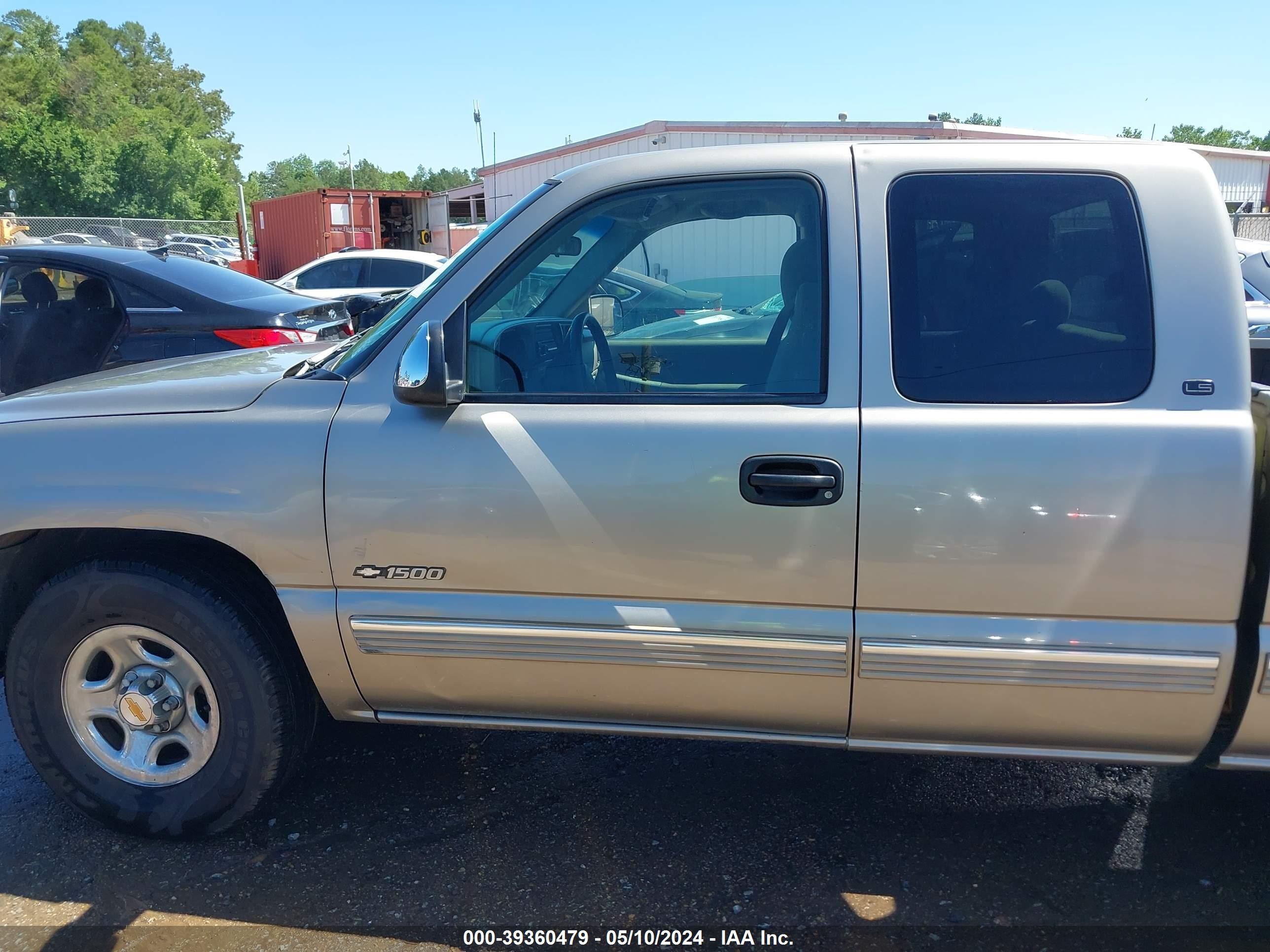 Photo 13 VIN: 1GCEC19V0YZ211773 - CHEVROLET SILVERADO 