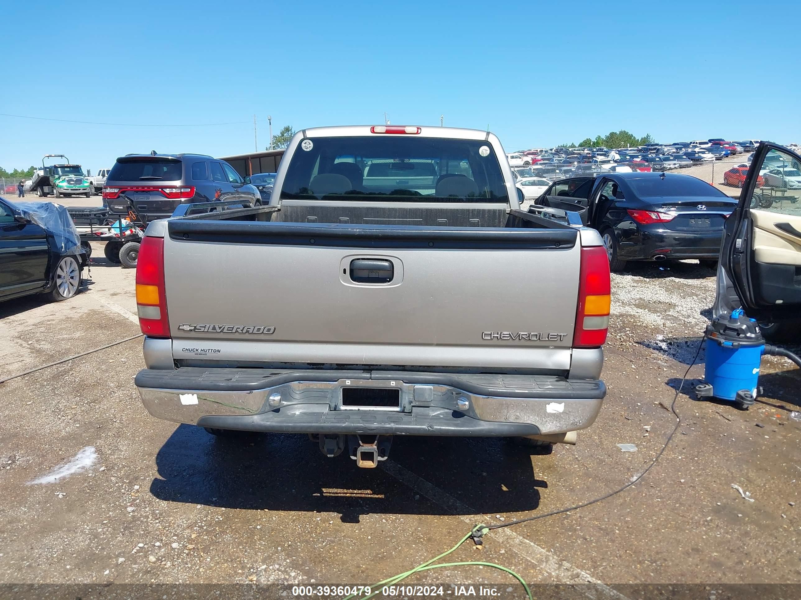 Photo 15 VIN: 1GCEC19V0YZ211773 - CHEVROLET SILVERADO 