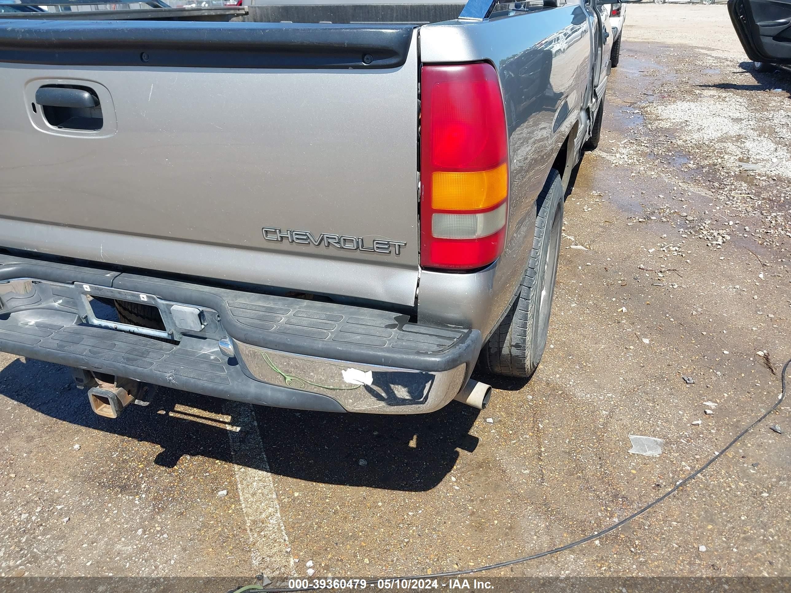 Photo 17 VIN: 1GCEC19V0YZ211773 - CHEVROLET SILVERADO 