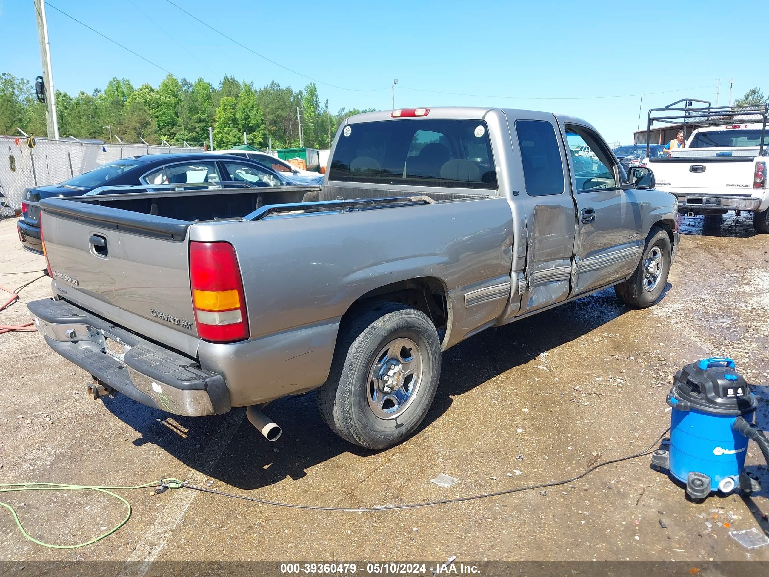 Photo 3 VIN: 1GCEC19V0YZ211773 - CHEVROLET SILVERADO 