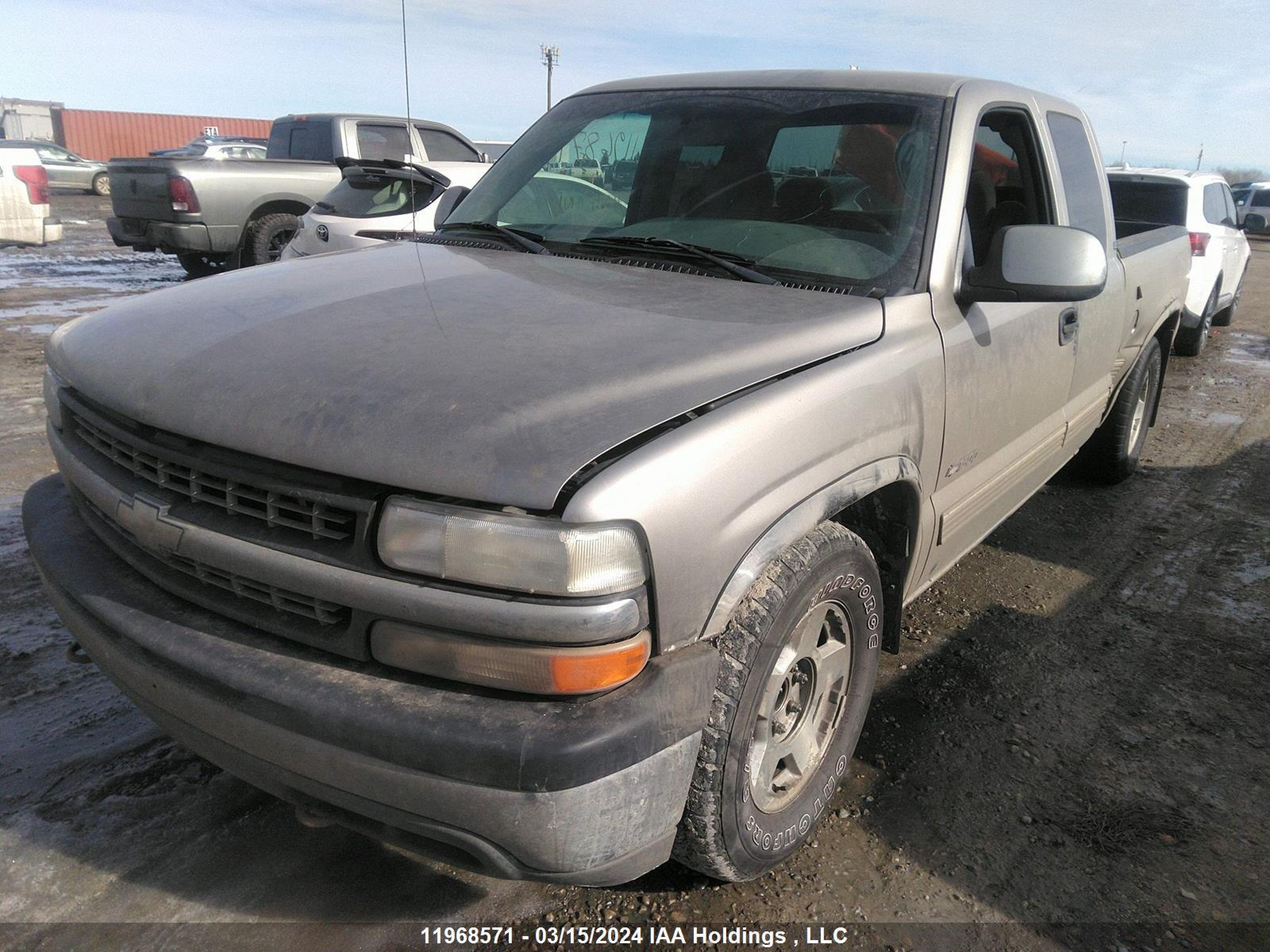 Photo 1 VIN: 1GCEC19V0YZ281807 - CHEVROLET SILVERADO 