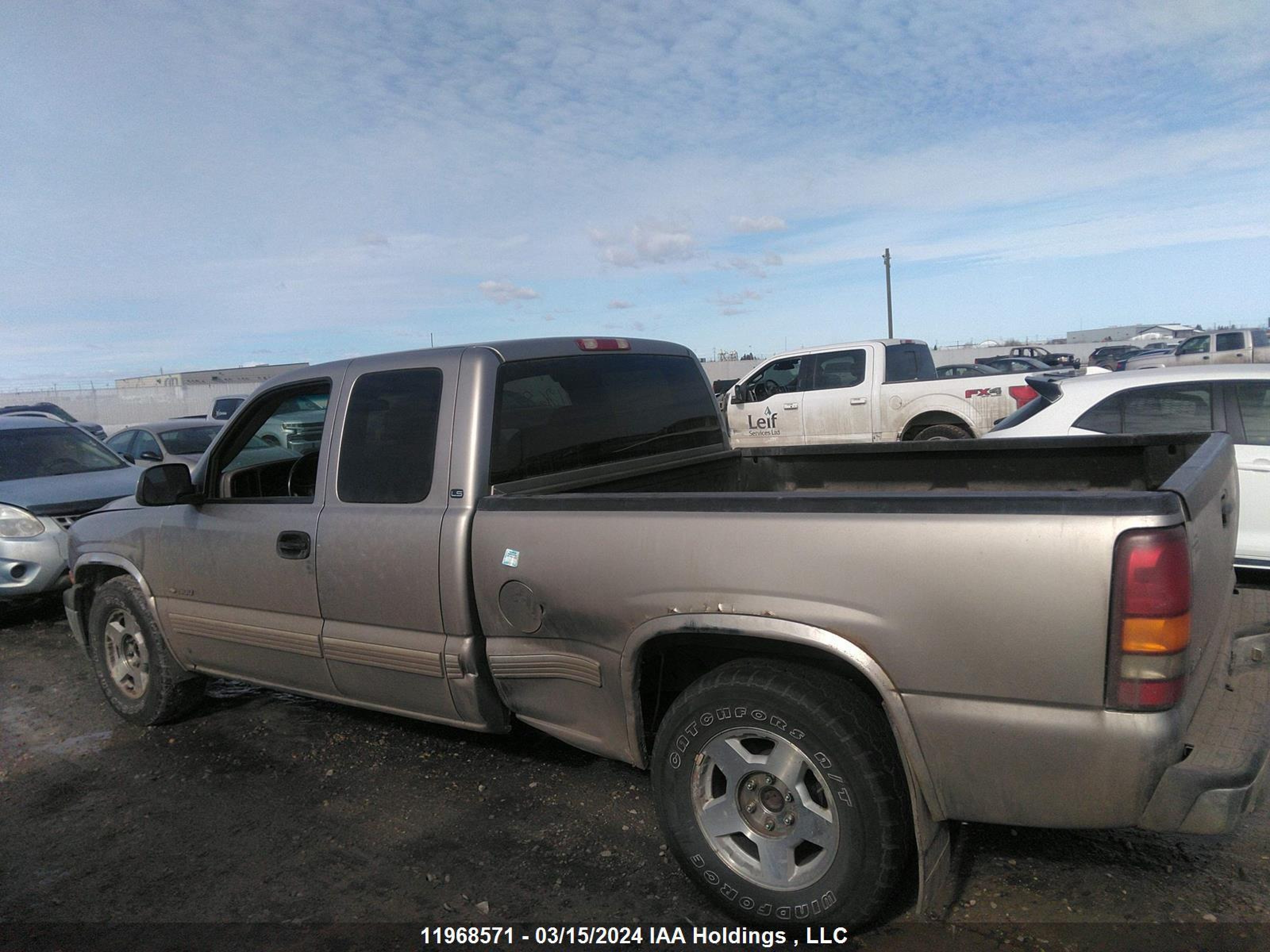 Photo 13 VIN: 1GCEC19V0YZ281807 - CHEVROLET SILVERADO 