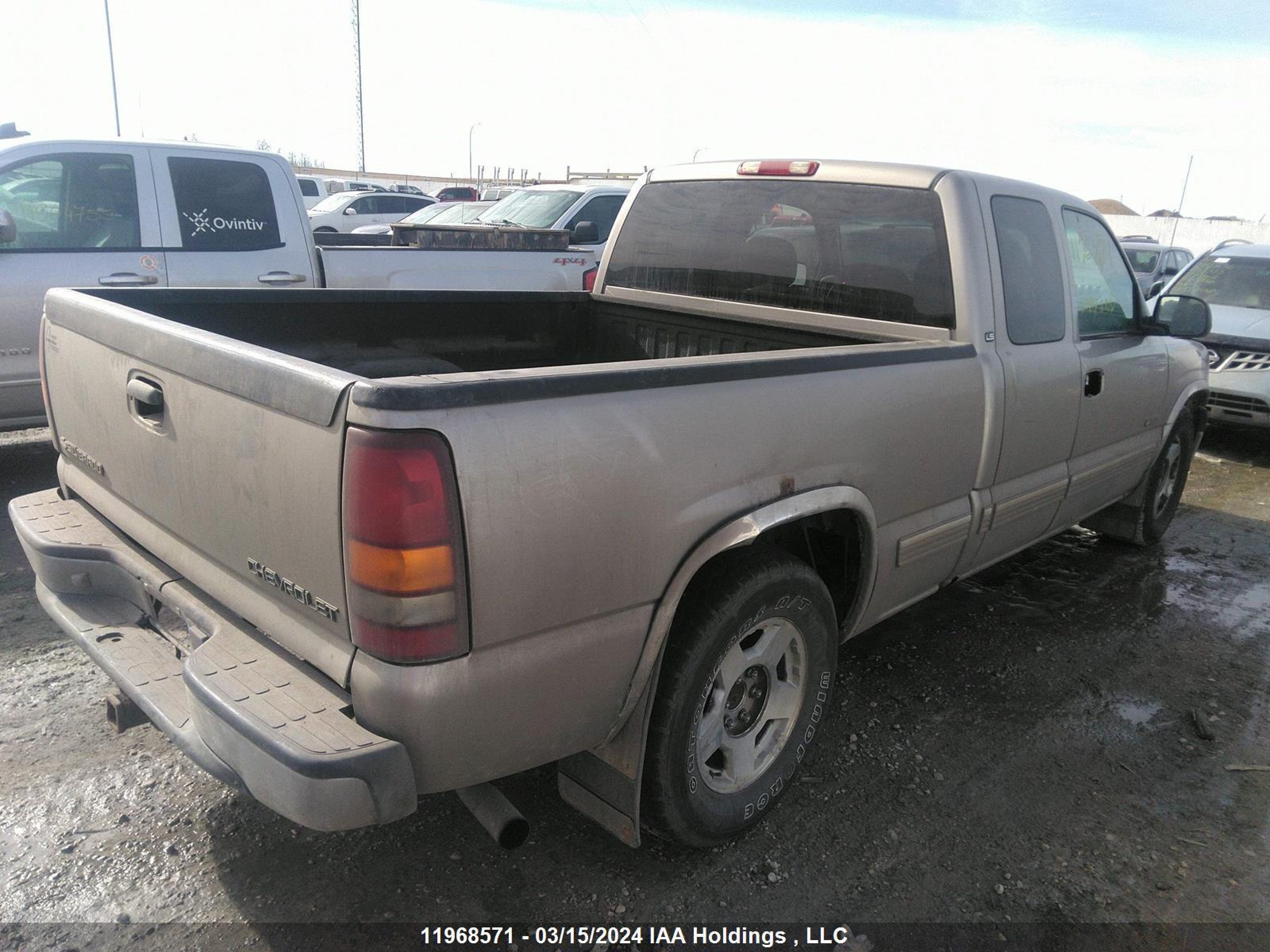 Photo 3 VIN: 1GCEC19V0YZ281807 - CHEVROLET SILVERADO 