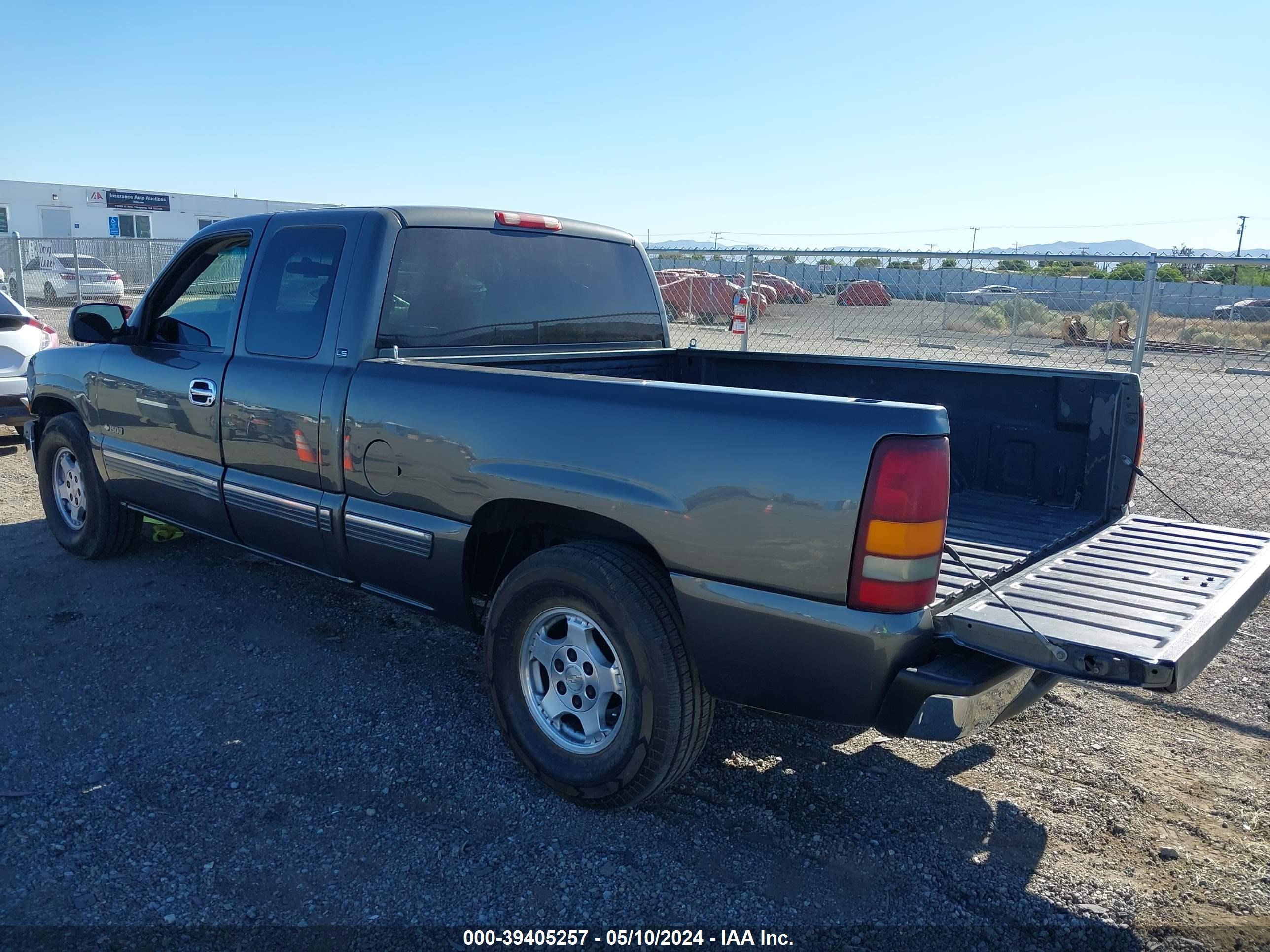 Photo 2 VIN: 1GCEC19V11Z135969 - CHEVROLET SILVERADO 