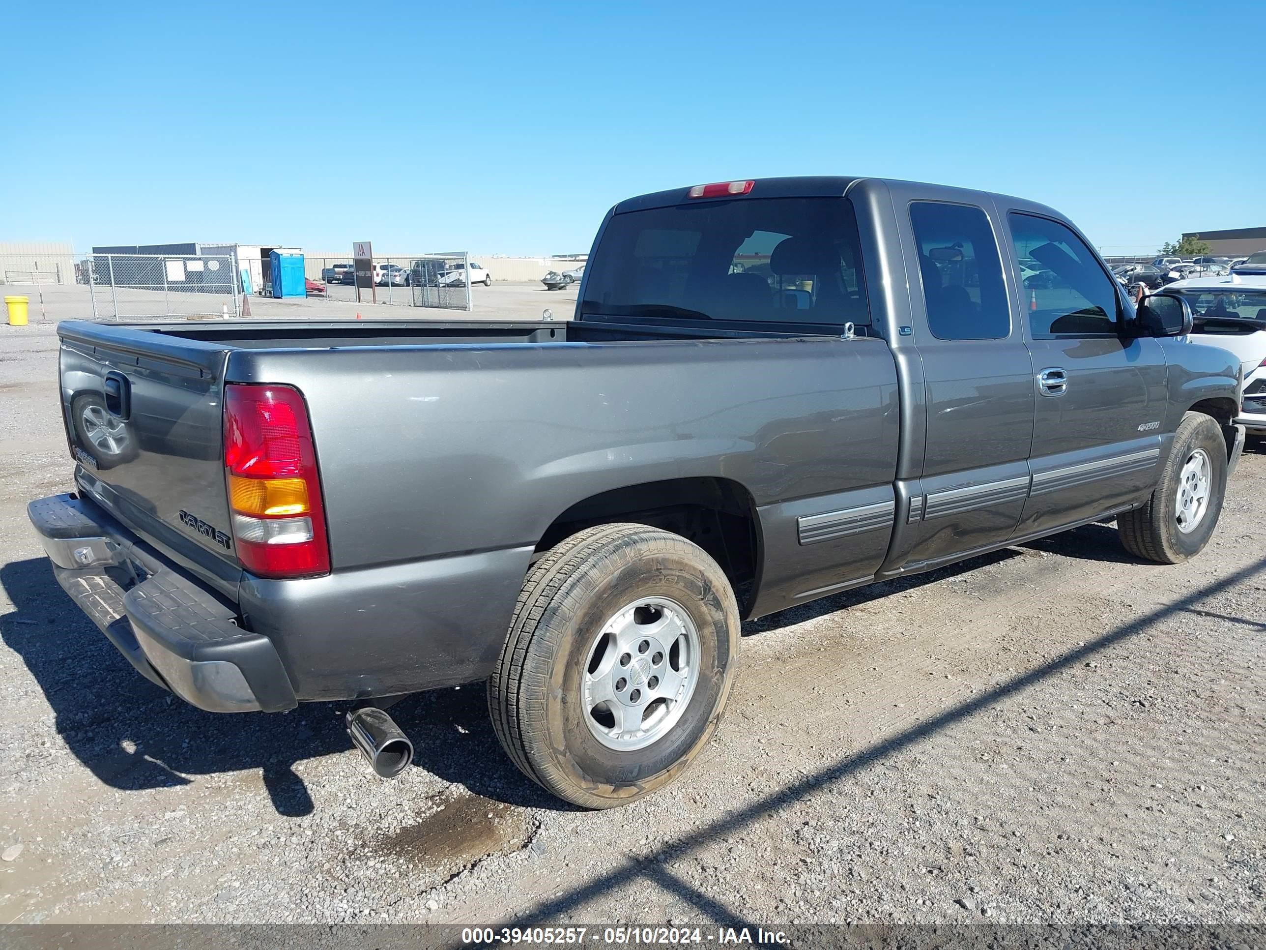 Photo 3 VIN: 1GCEC19V11Z135969 - CHEVROLET SILVERADO 