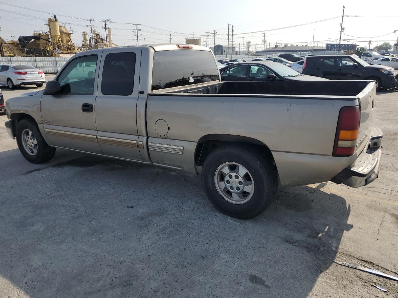 Photo 1 VIN: 1GCEC19V21Z133390 - CHEVROLET SILVERADO 