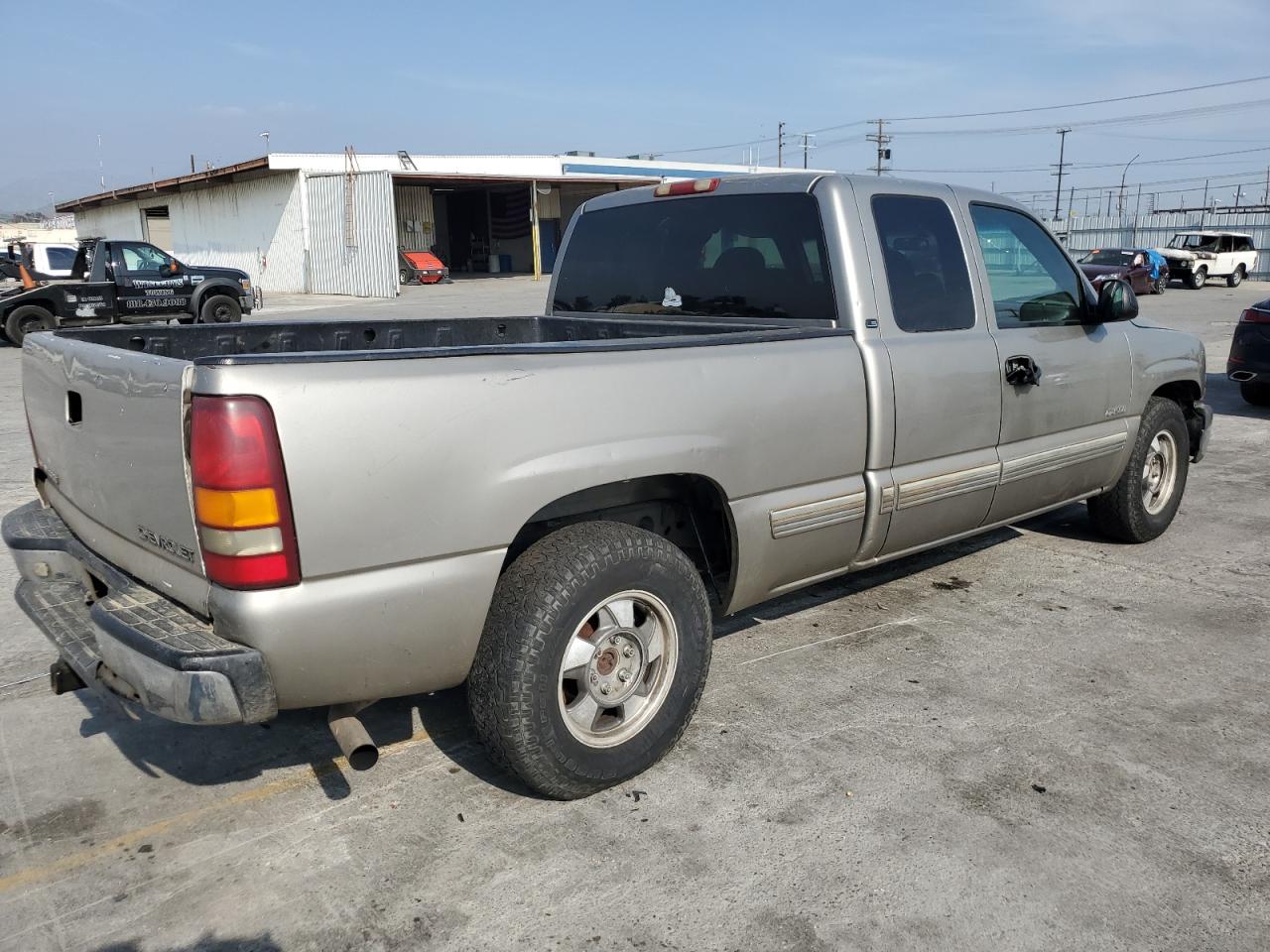 Photo 2 VIN: 1GCEC19V21Z133390 - CHEVROLET SILVERADO 