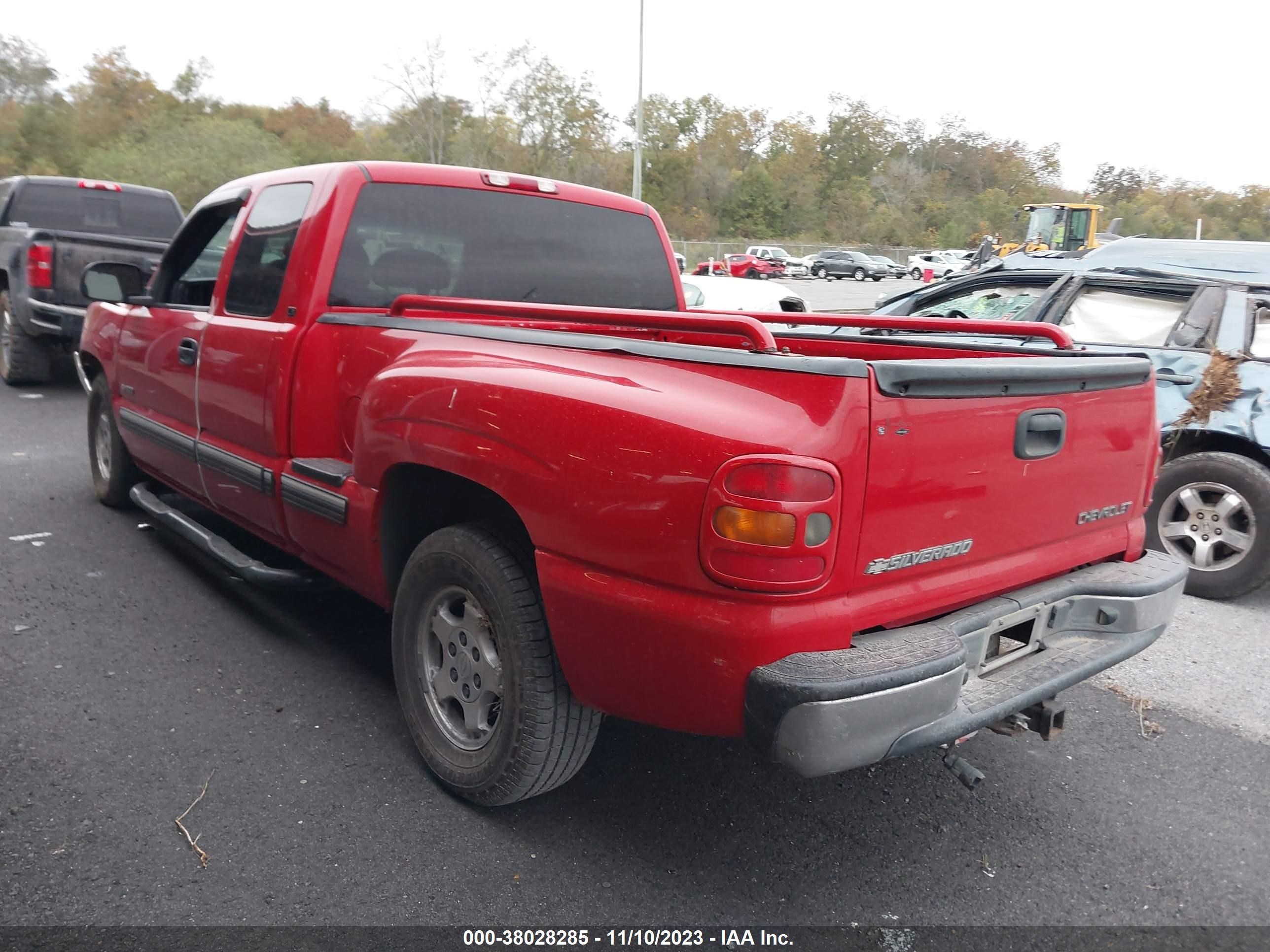 Photo 2 VIN: 1GCEC19V22Z227805 - CHEVROLET SILVERADO 