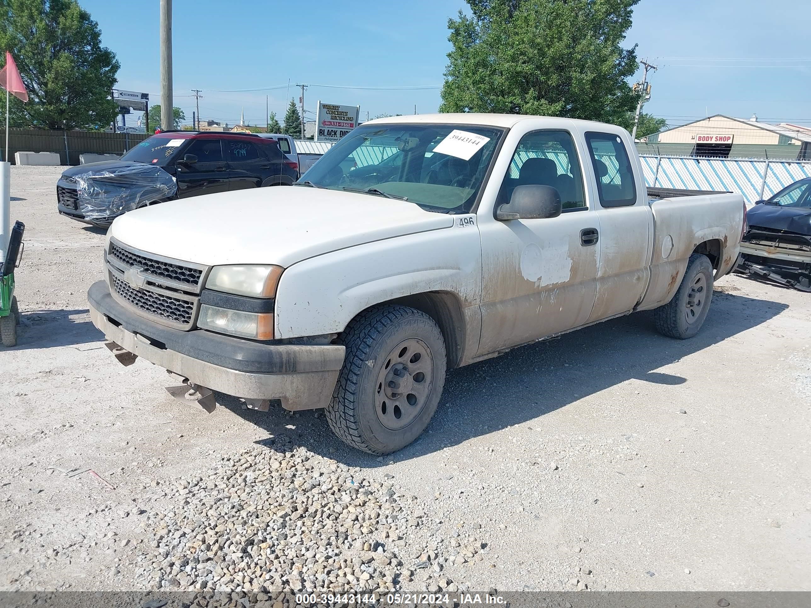 Photo 1 VIN: 1GCEC19V26Z282020 - CHEVROLET SILVERADO 