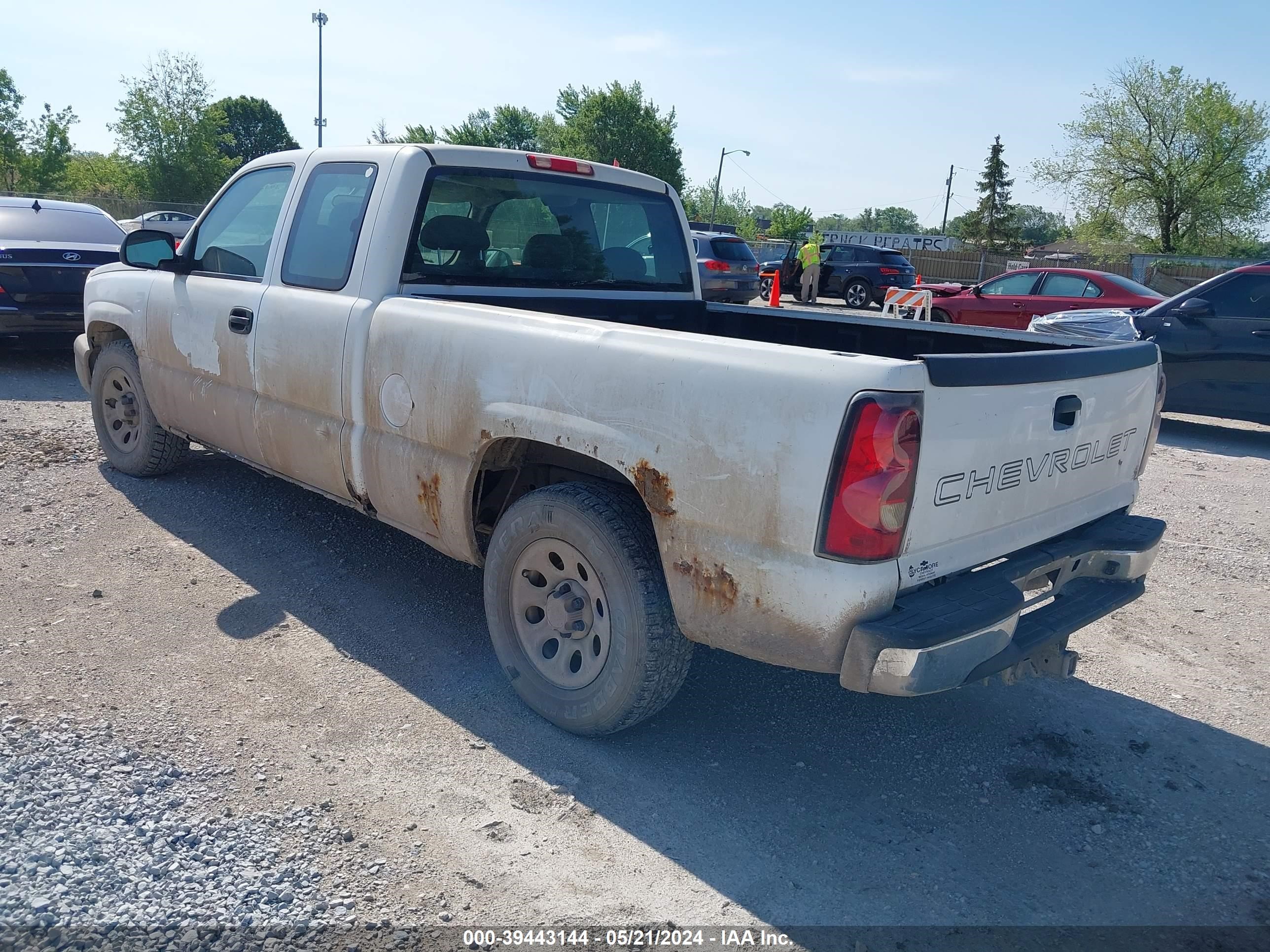 Photo 2 VIN: 1GCEC19V26Z282020 - CHEVROLET SILVERADO 