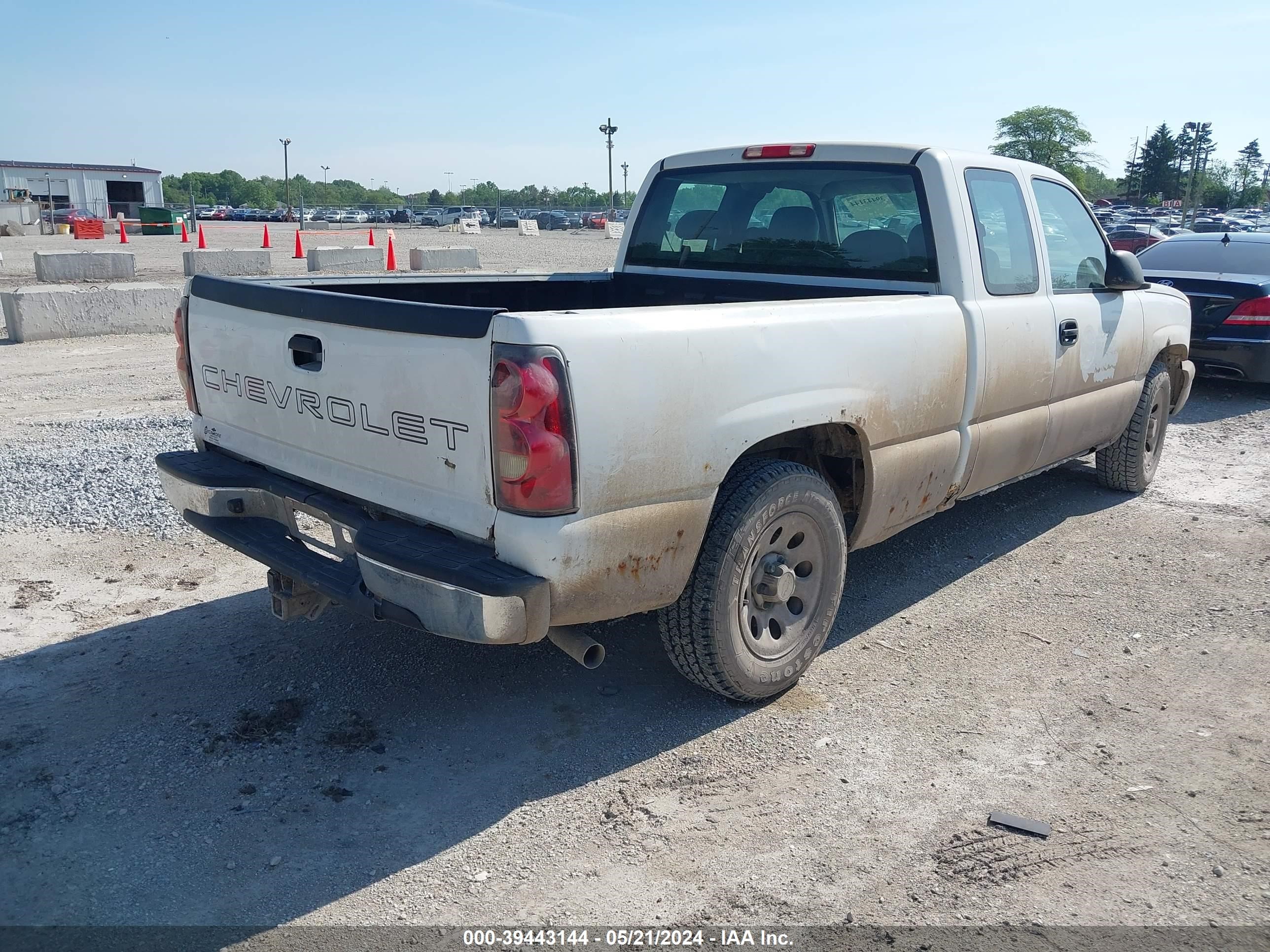 Photo 3 VIN: 1GCEC19V26Z282020 - CHEVROLET SILVERADO 