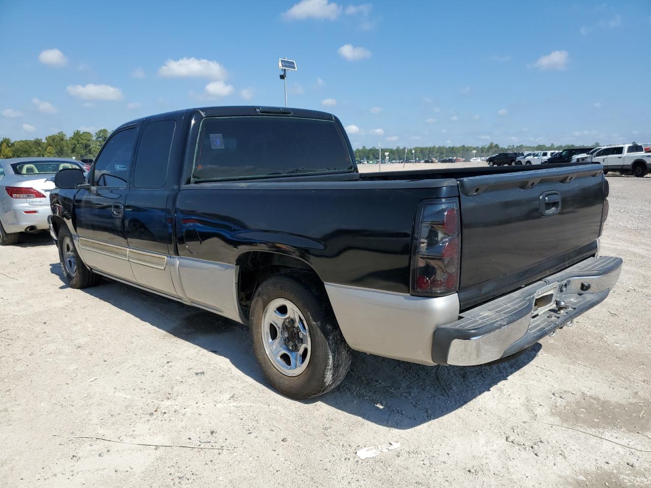 Photo 1 VIN: 1GCEC19V44Z107619 - CHEVROLET SILVERADO 