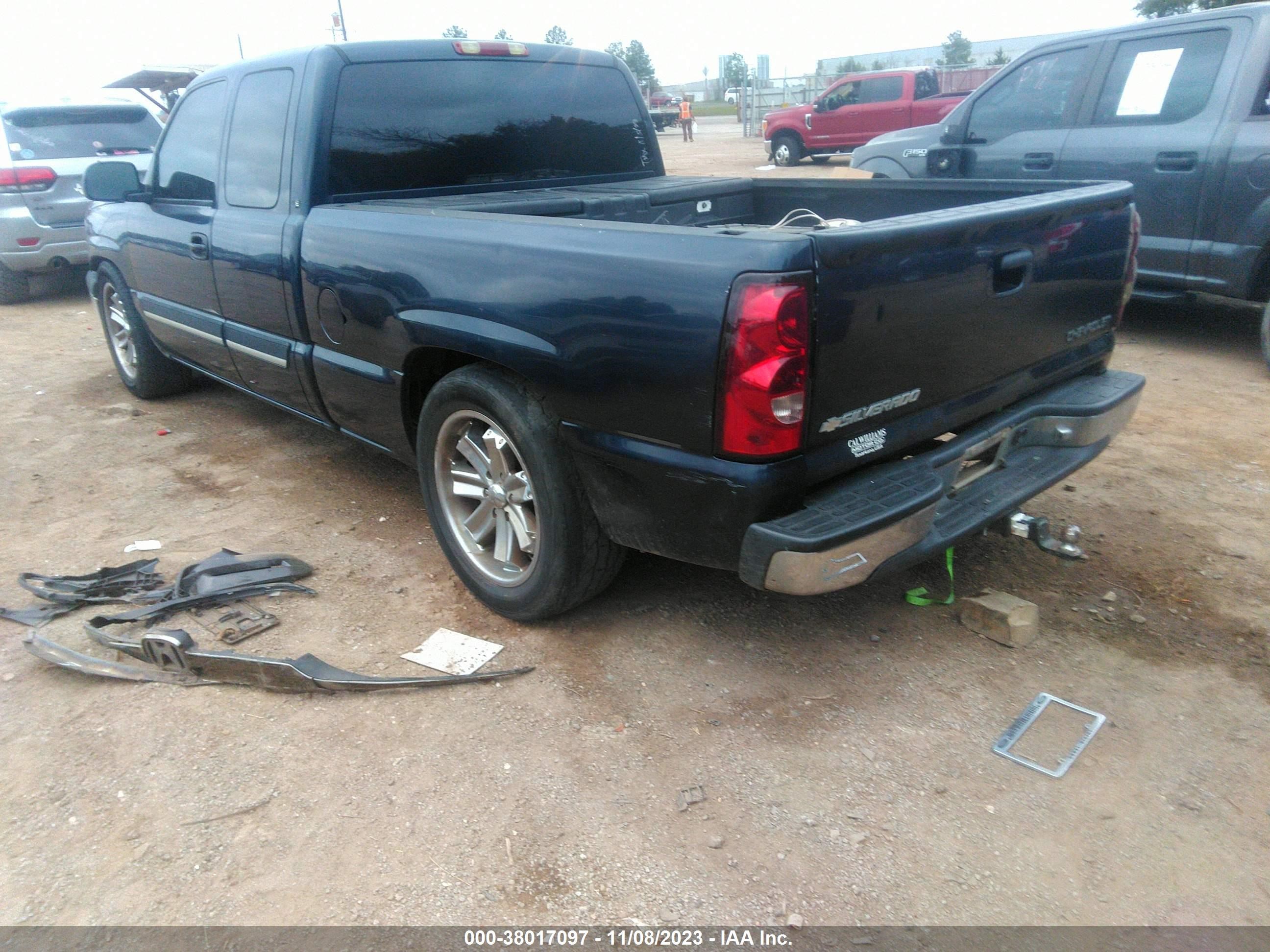 Photo 2 VIN: 1GCEC19V45Z105905 - CHEVROLET SILVERADO 