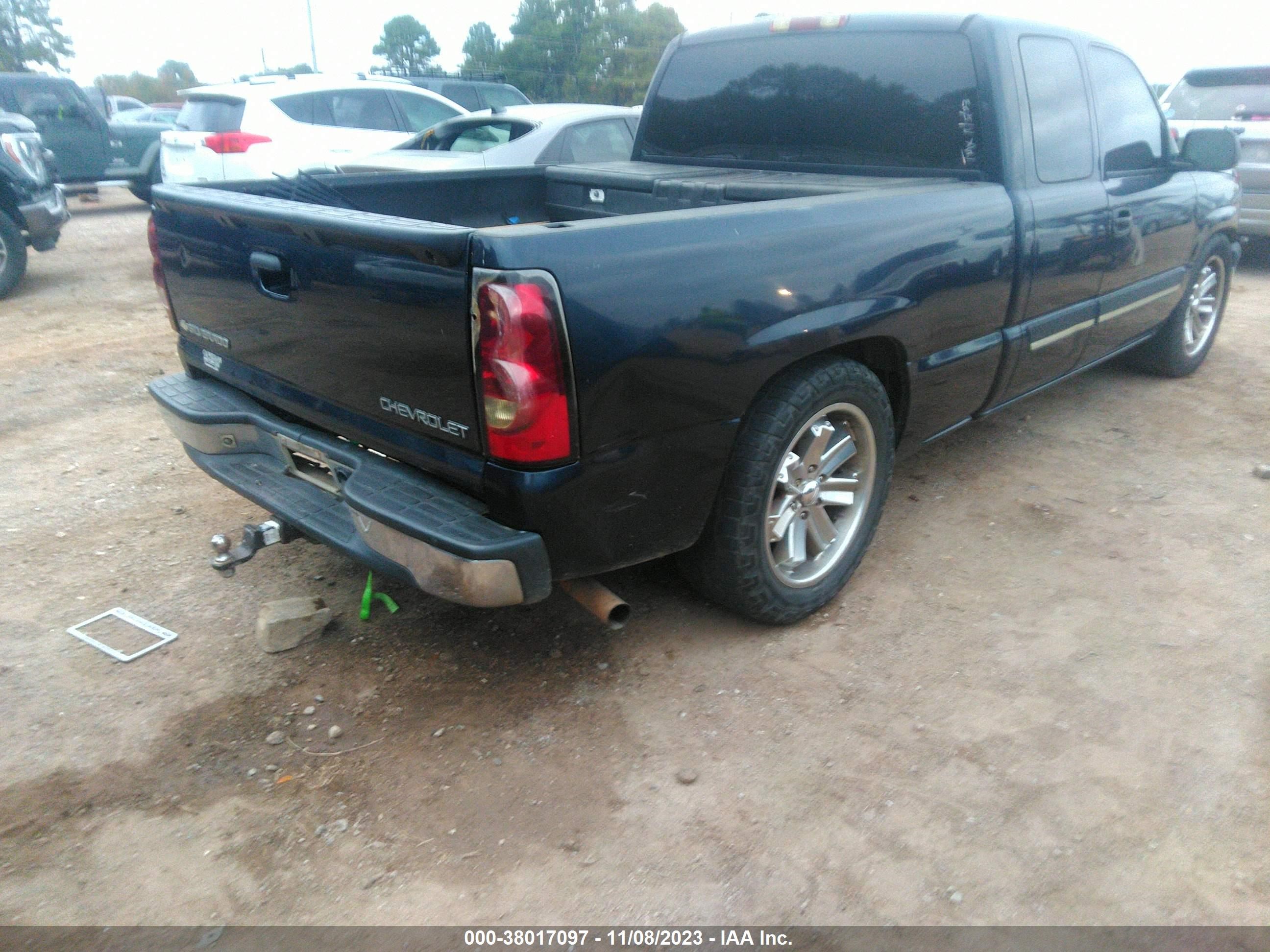 Photo 3 VIN: 1GCEC19V45Z105905 - CHEVROLET SILVERADO 