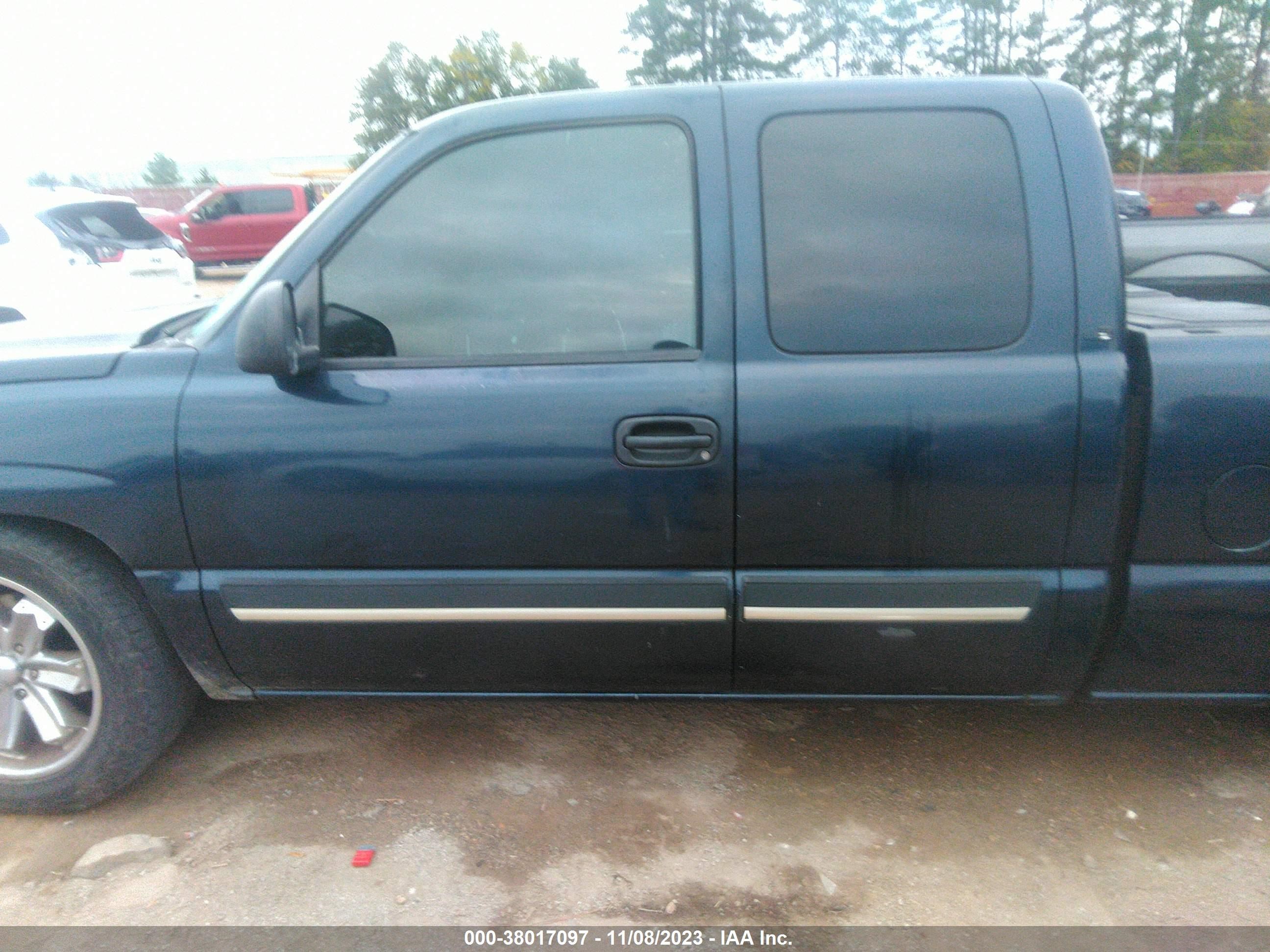 Photo 5 VIN: 1GCEC19V45Z105905 - CHEVROLET SILVERADO 