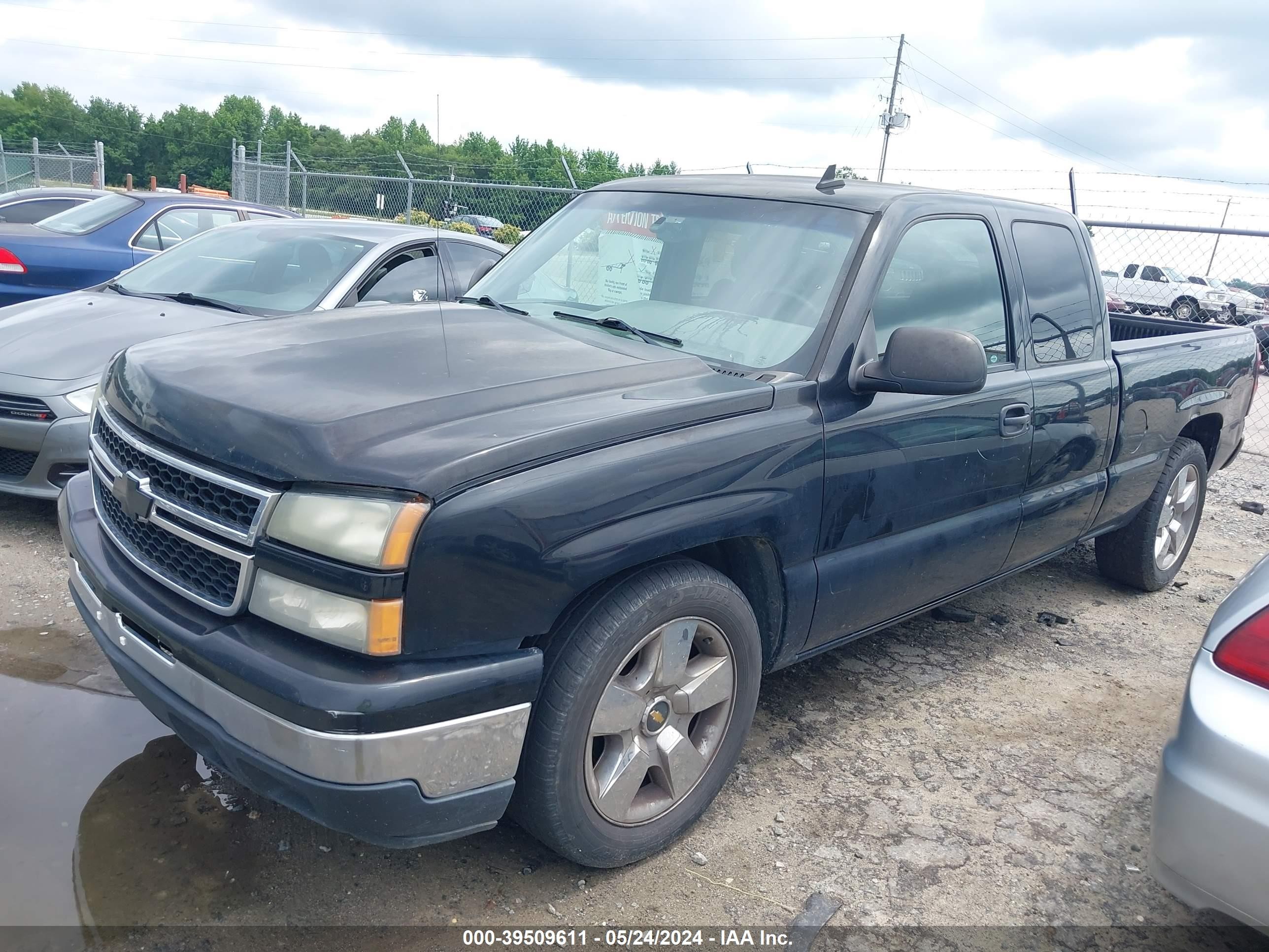 Photo 1 VIN: 1GCEC19V47Z165881 - CHEVROLET SILVERADO 