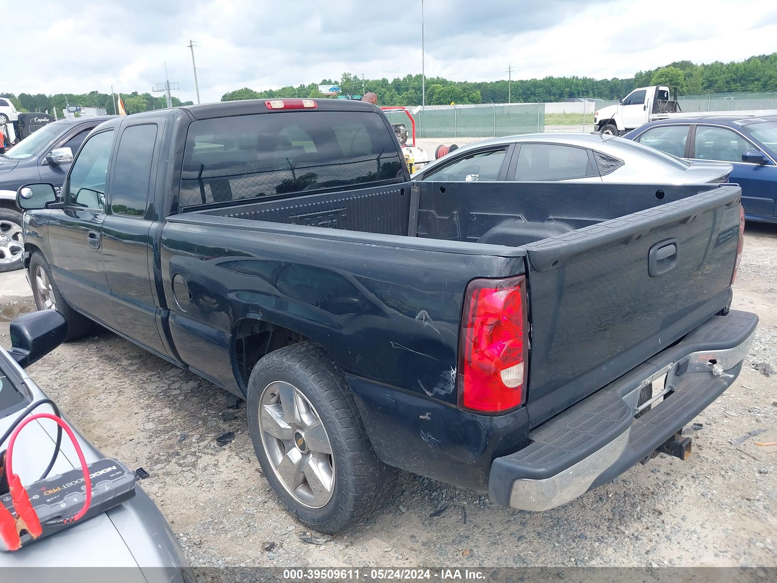 Photo 2 VIN: 1GCEC19V47Z165881 - CHEVROLET SILVERADO 