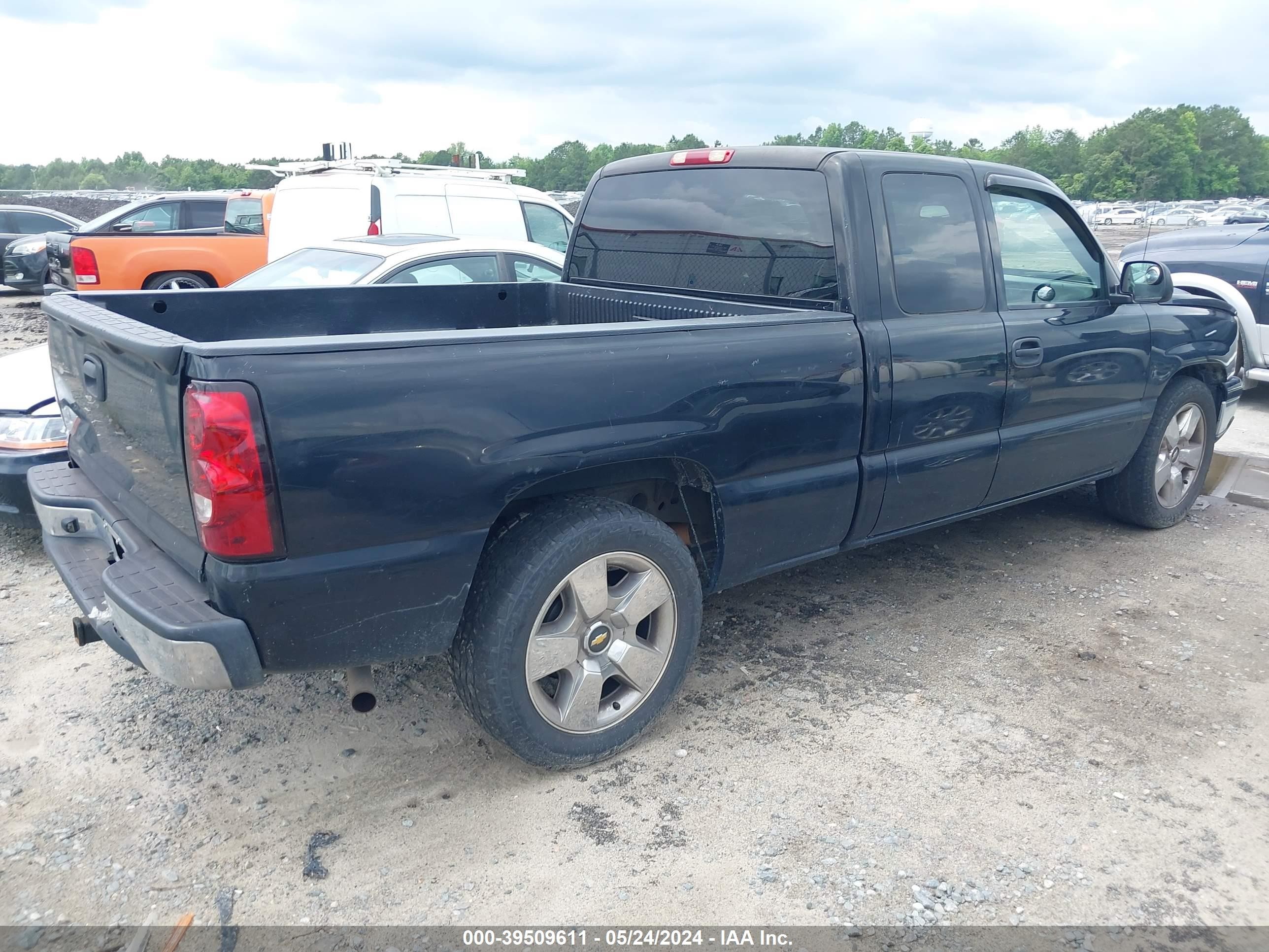 Photo 3 VIN: 1GCEC19V47Z165881 - CHEVROLET SILVERADO 