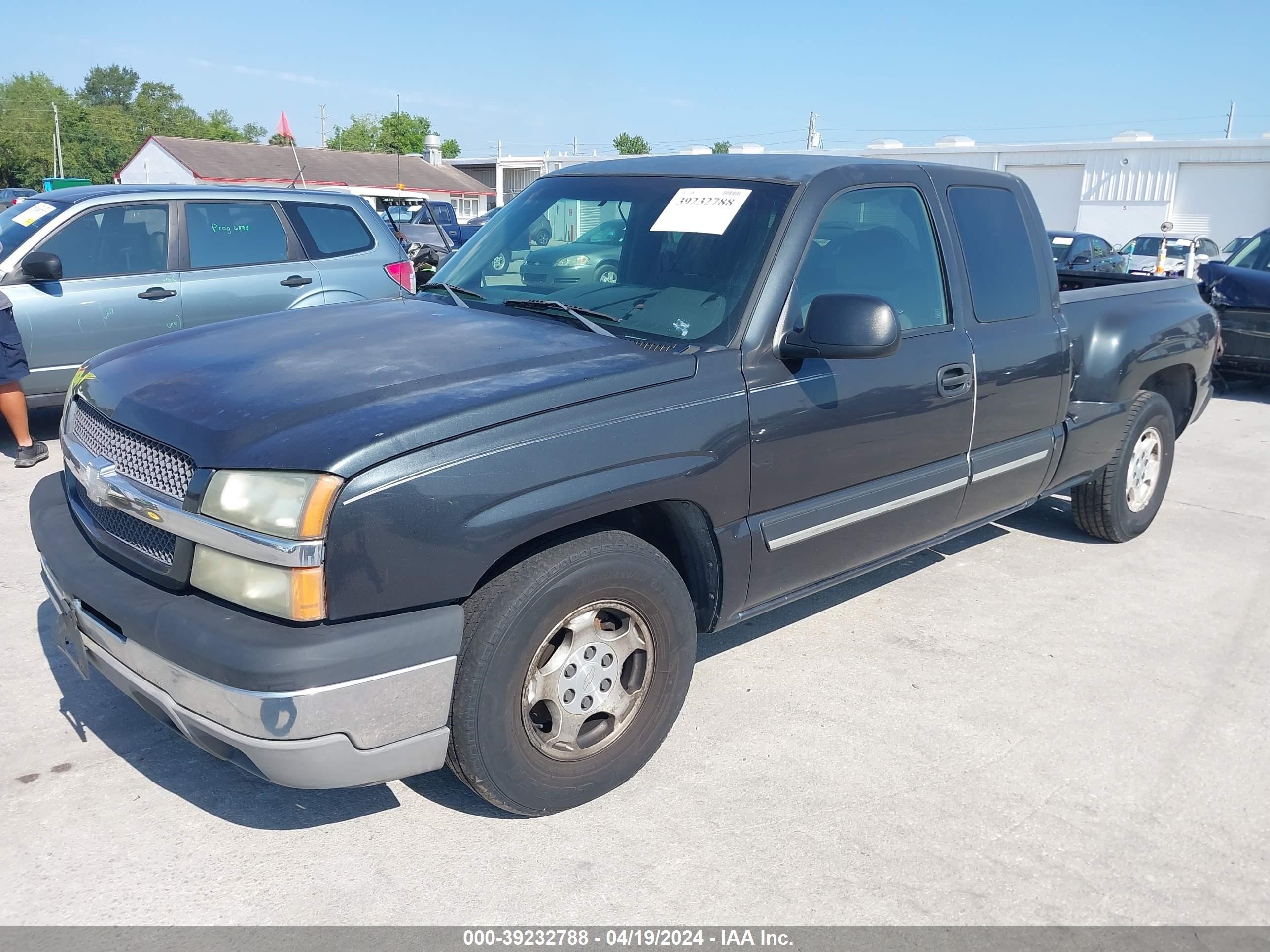 Photo 1 VIN: 1GCEC19V63Z156397 - CHEVROLET SILVERADO 