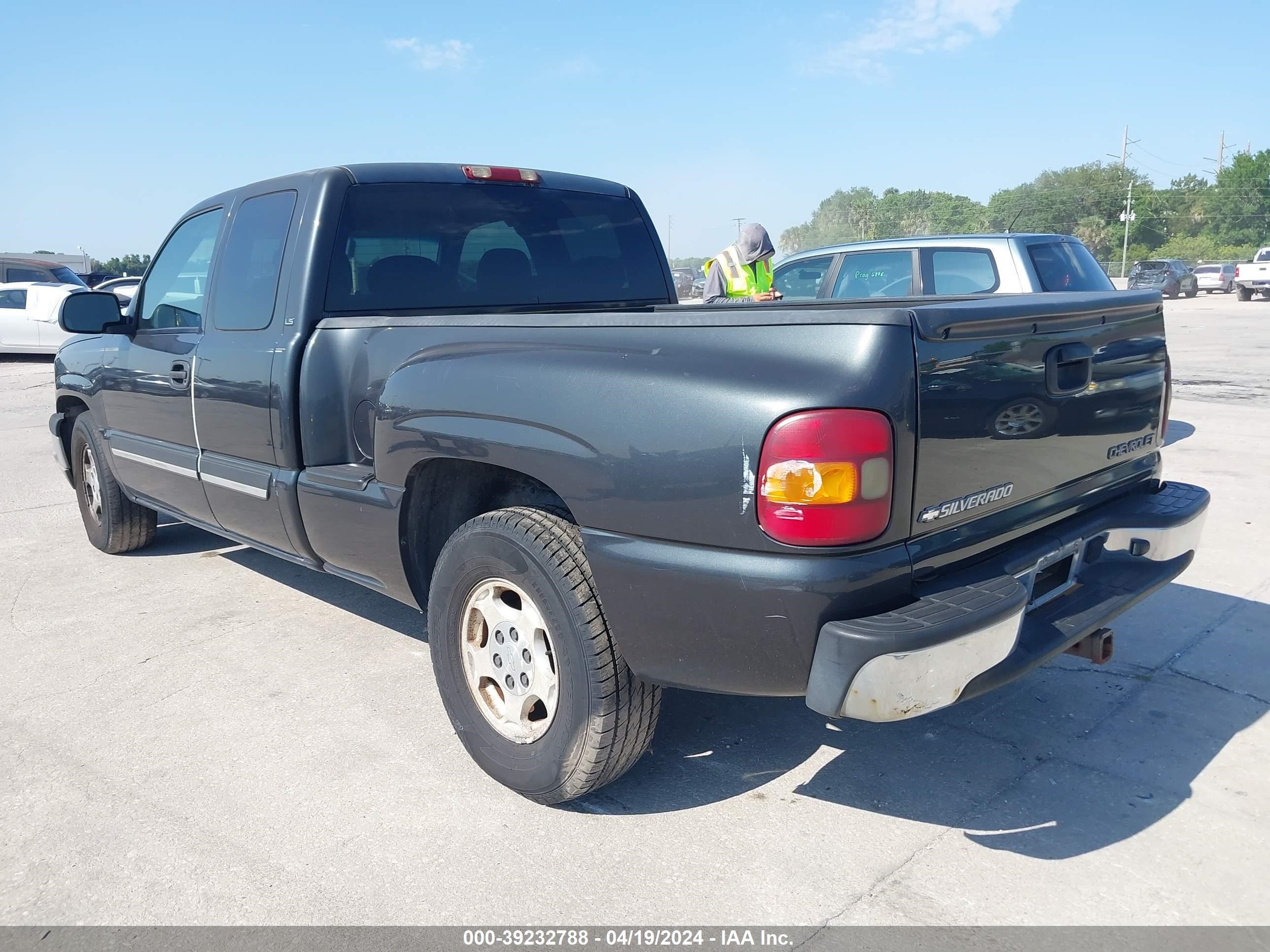 Photo 2 VIN: 1GCEC19V63Z156397 - CHEVROLET SILVERADO 