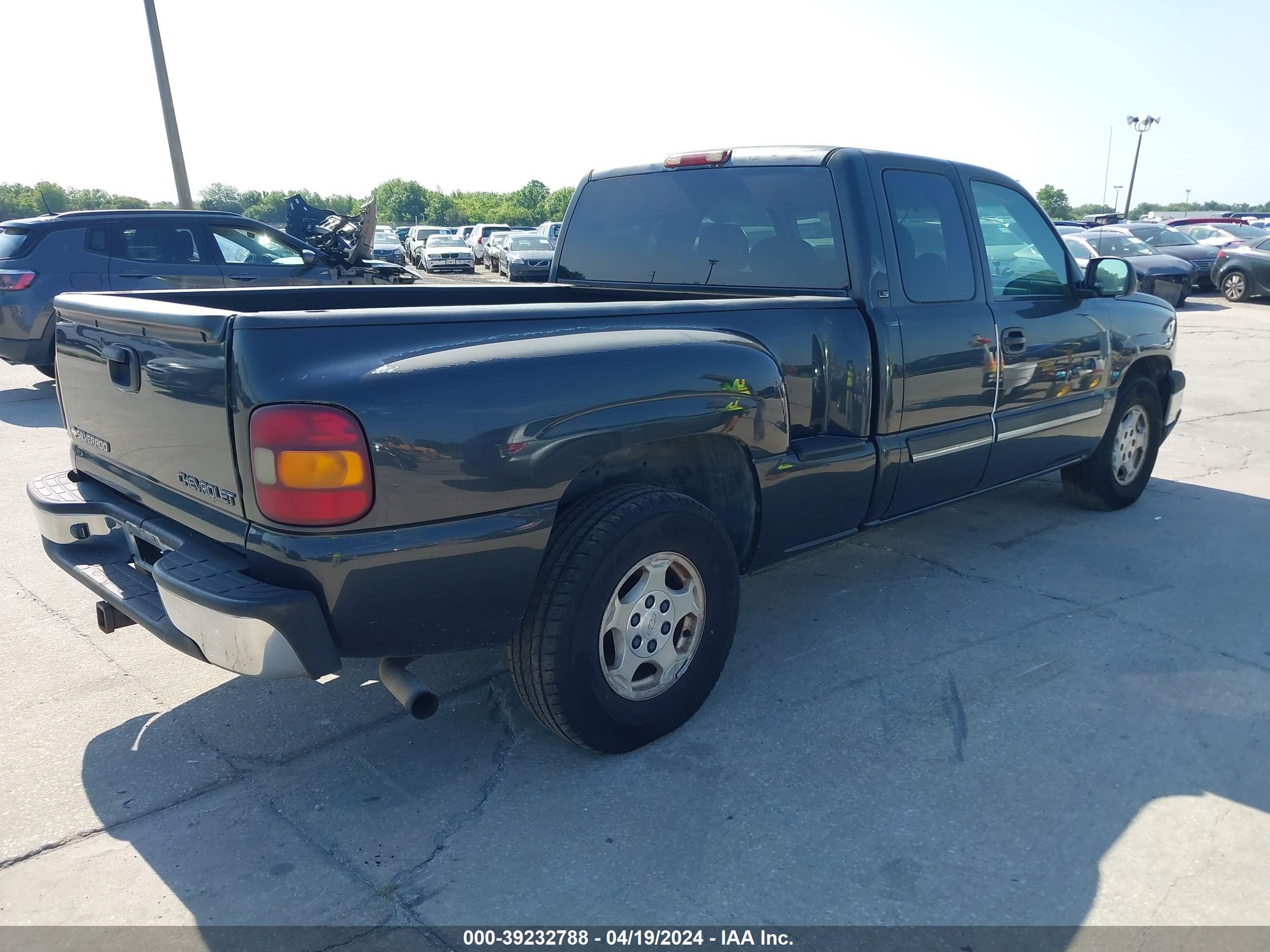 Photo 3 VIN: 1GCEC19V63Z156397 - CHEVROLET SILVERADO 