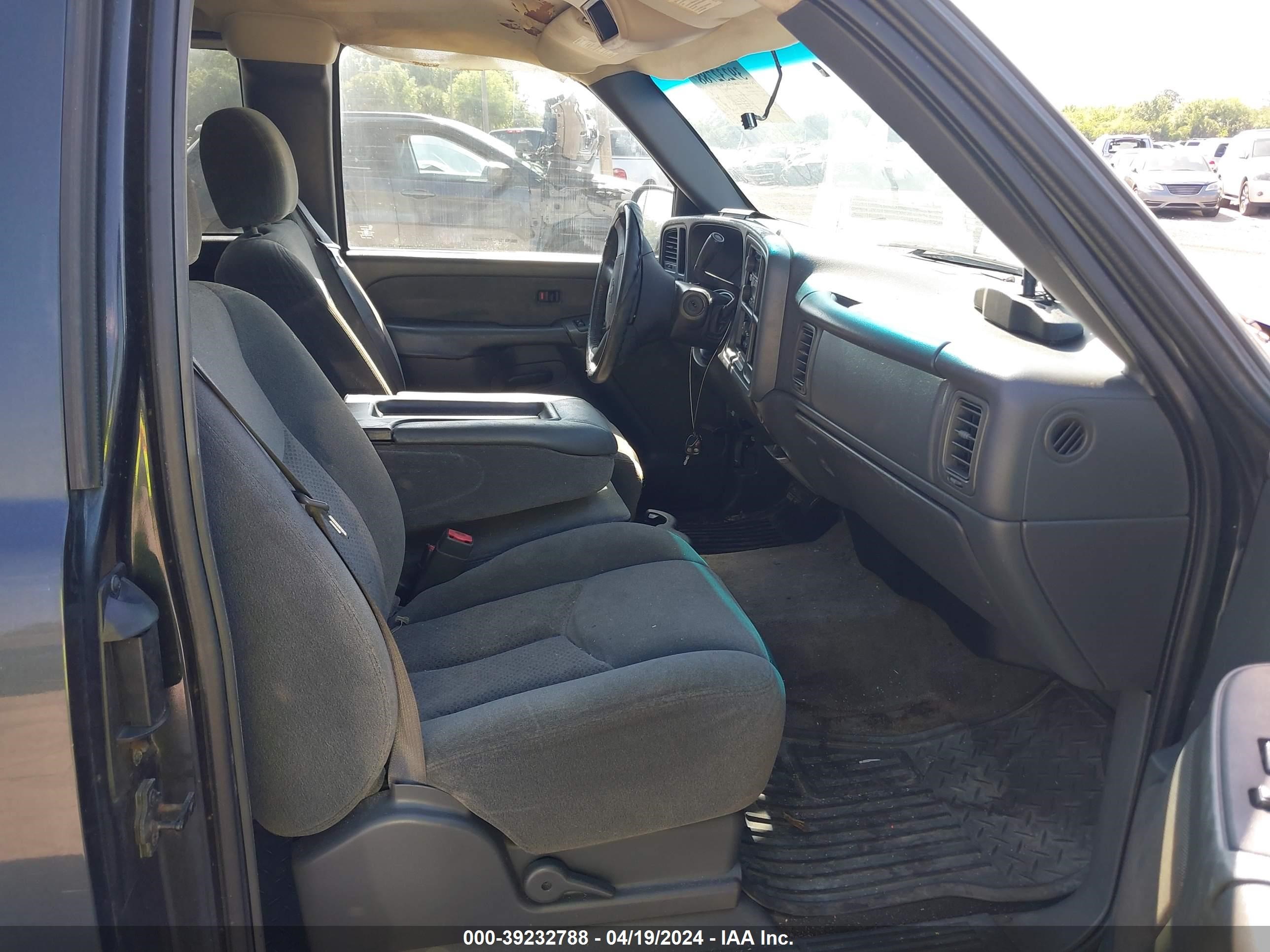 Photo 4 VIN: 1GCEC19V63Z156397 - CHEVROLET SILVERADO 