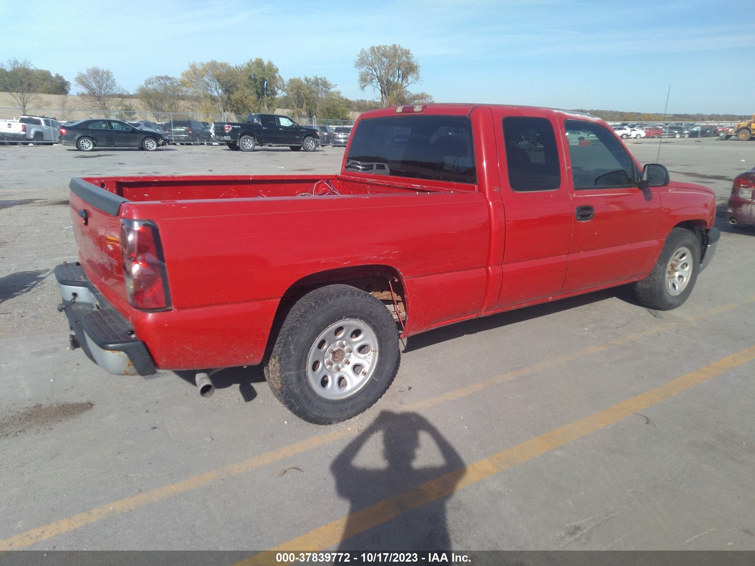 Photo 3 VIN: 1GCEC19V65Z351659 - CHEVROLET SILVERADO 