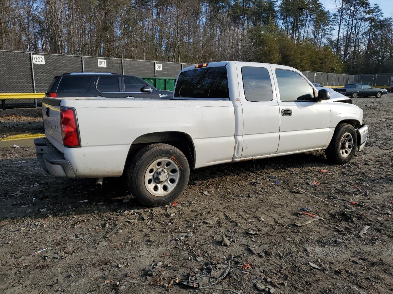 Photo 2 VIN: 1GCEC19V65Z355906 - CHEVROLET SILVERADO 