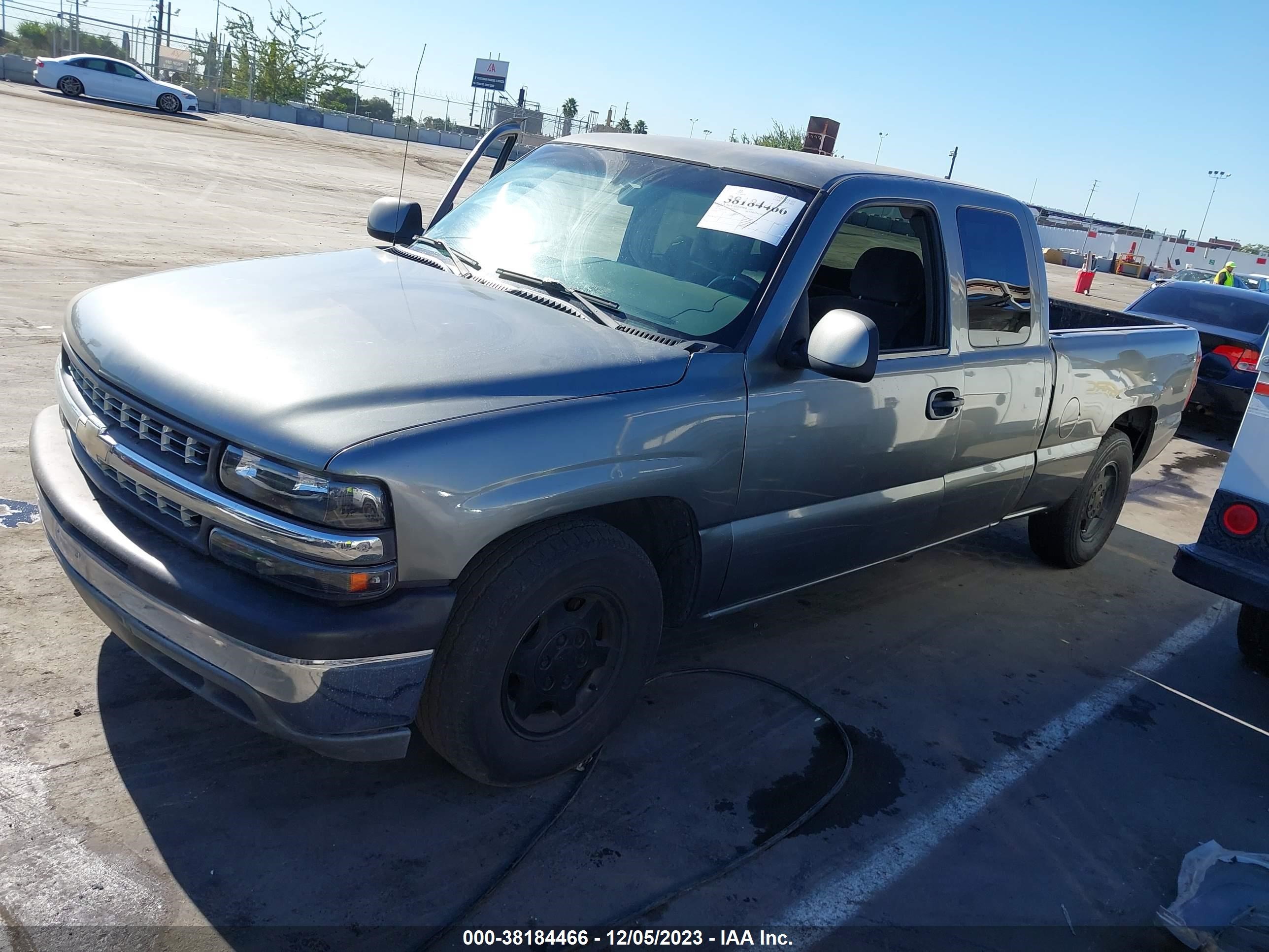 Photo 1 VIN: 1GCEC19V6YZ371401 - CHEVROLET SILVERADO 