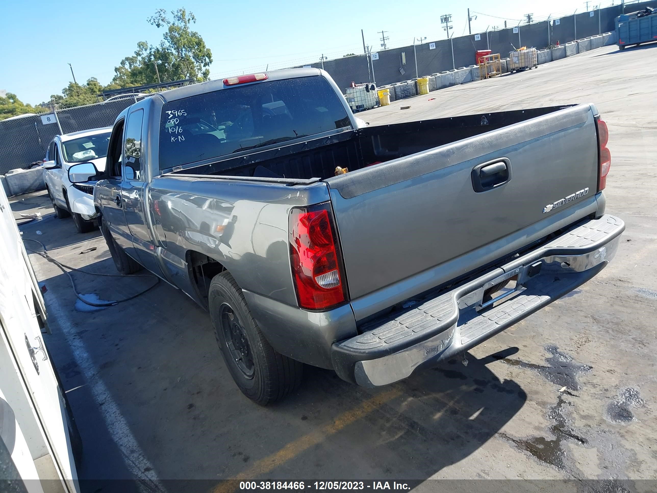 Photo 2 VIN: 1GCEC19V6YZ371401 - CHEVROLET SILVERADO 