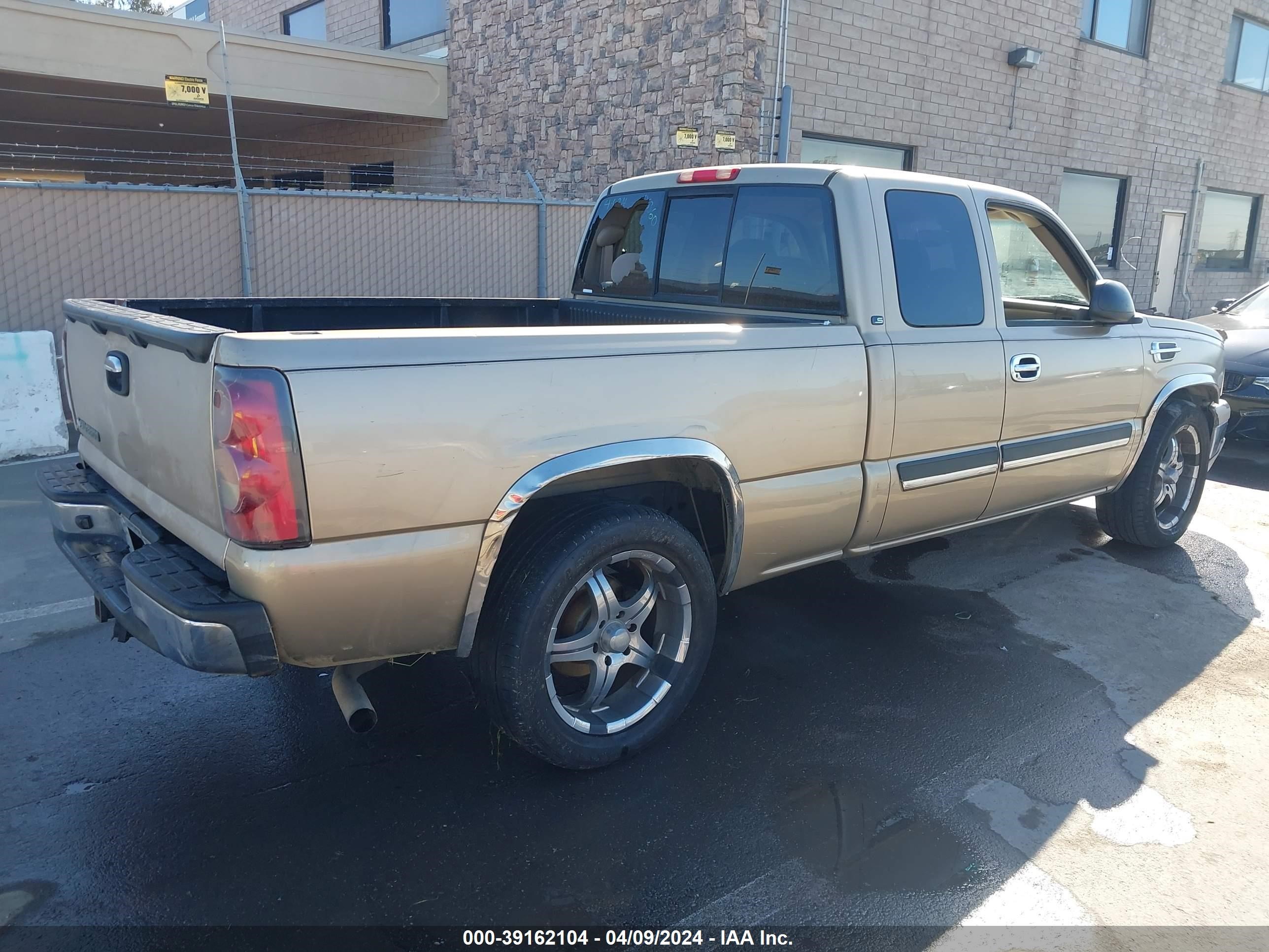 Photo 3 VIN: 1GCEC19V94Z108376 - CHEVROLET SILVERADO 