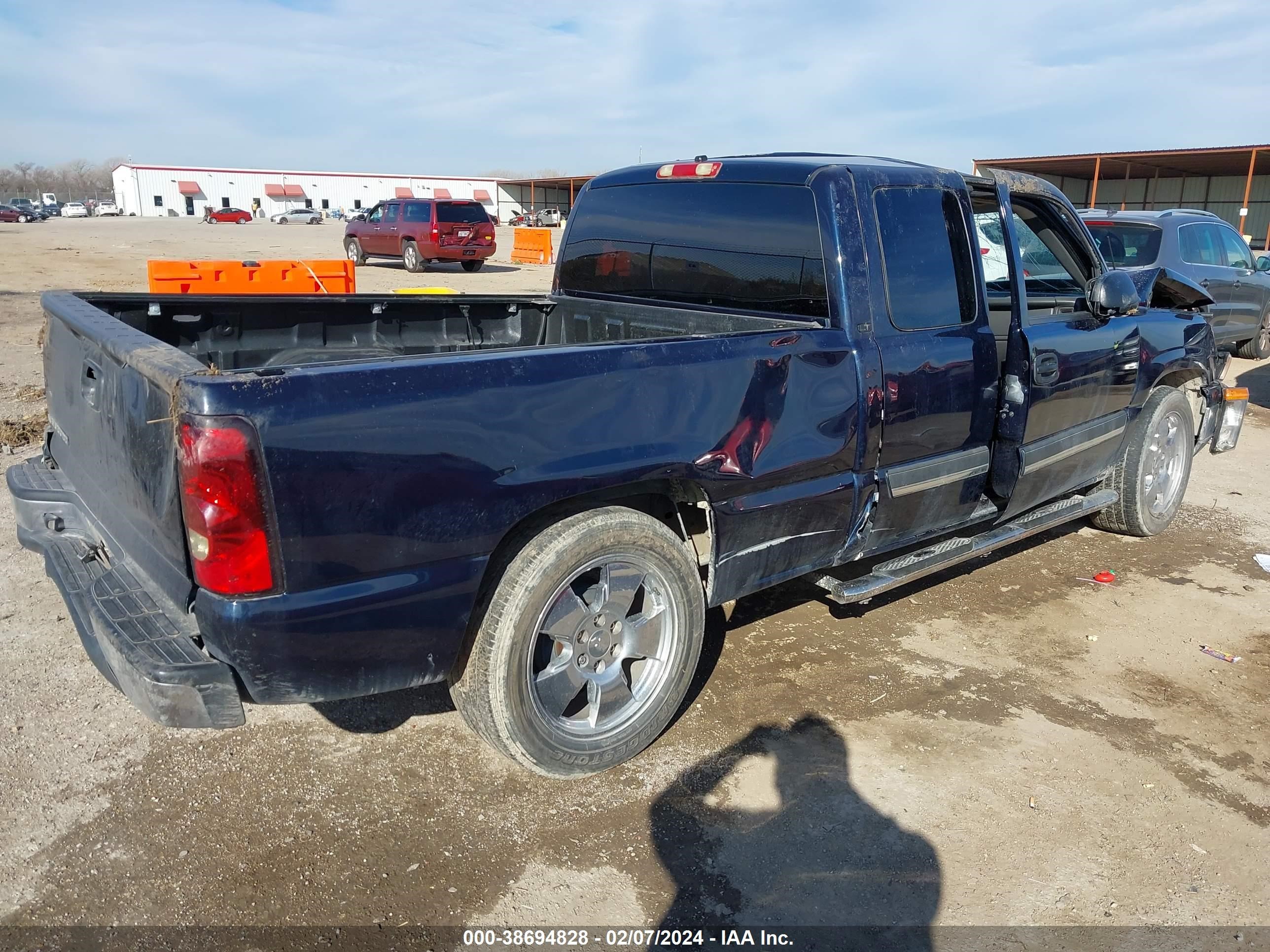 Photo 3 VIN: 1GCEC19VX6Z208246 - CHEVROLET SILVERADO 