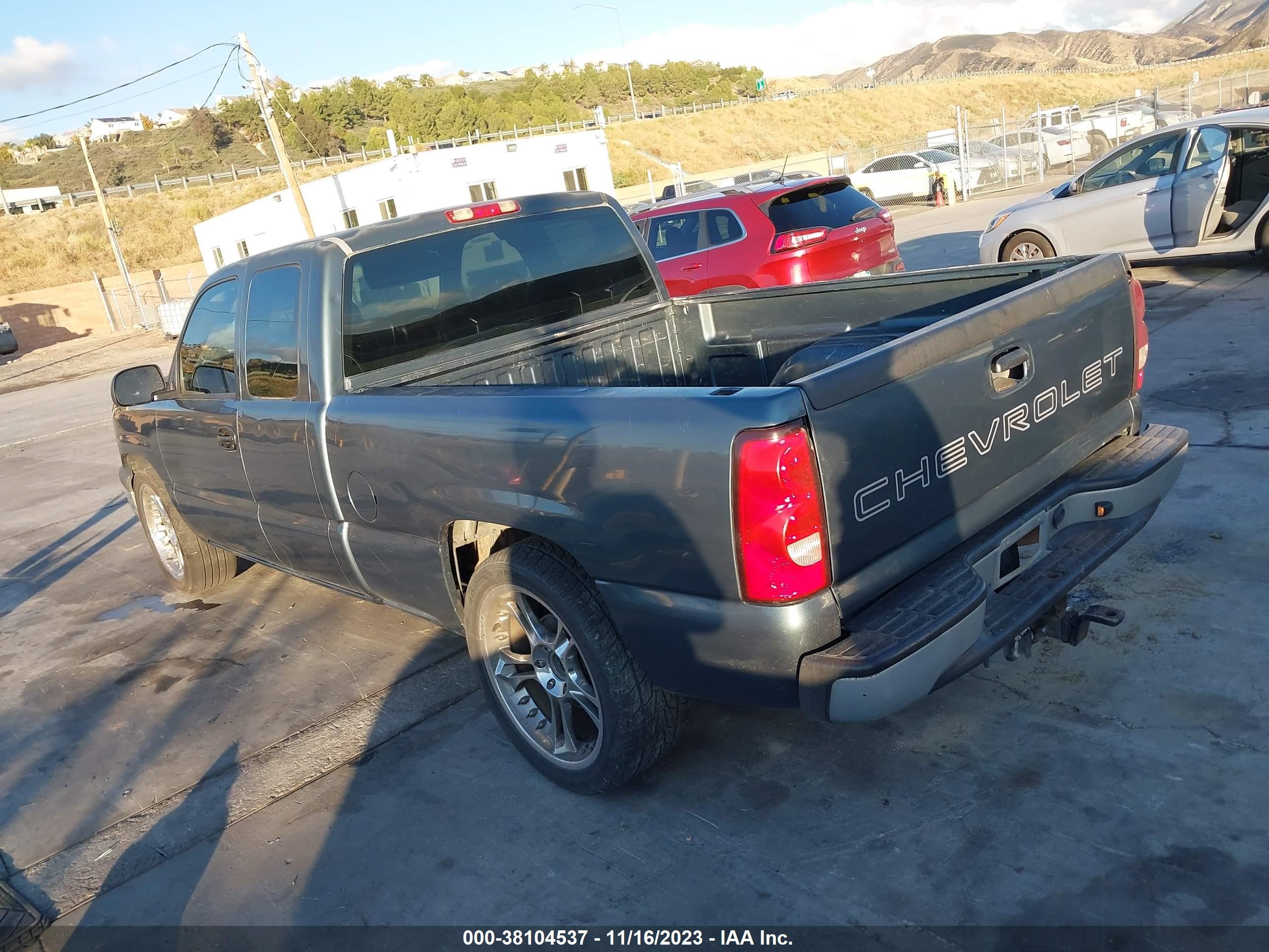 Photo 2 VIN: 1GCEC19X17Z165936 - CHEVROLET SILVERADO 