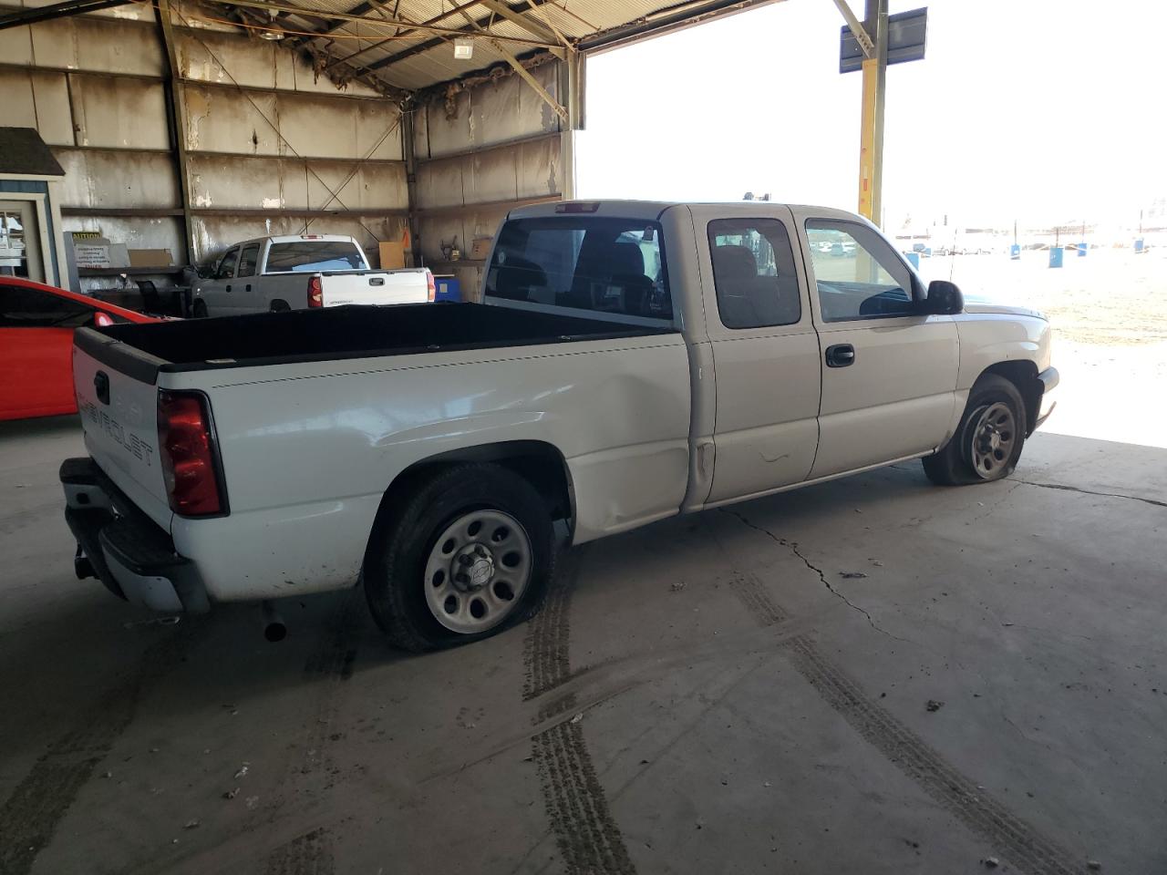 Photo 2 VIN: 1GCEC19X17Z182073 - CHEVROLET SILVERADO 