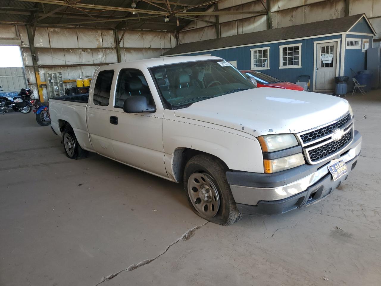 Photo 3 VIN: 1GCEC19X17Z182073 - CHEVROLET SILVERADO 