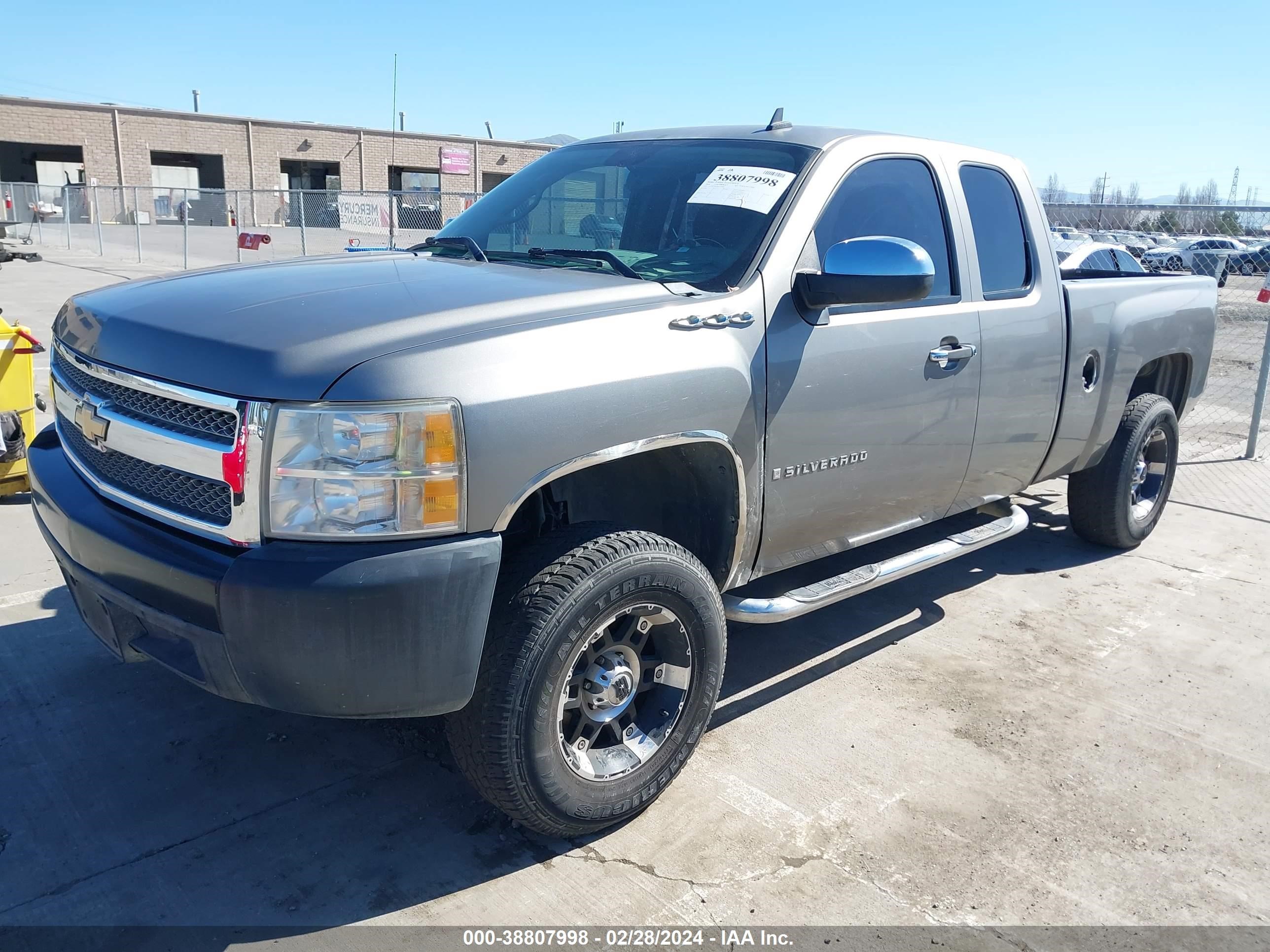 Photo 1 VIN: 1GCEC19X18Z135806 - CHEVROLET SILVERADO 