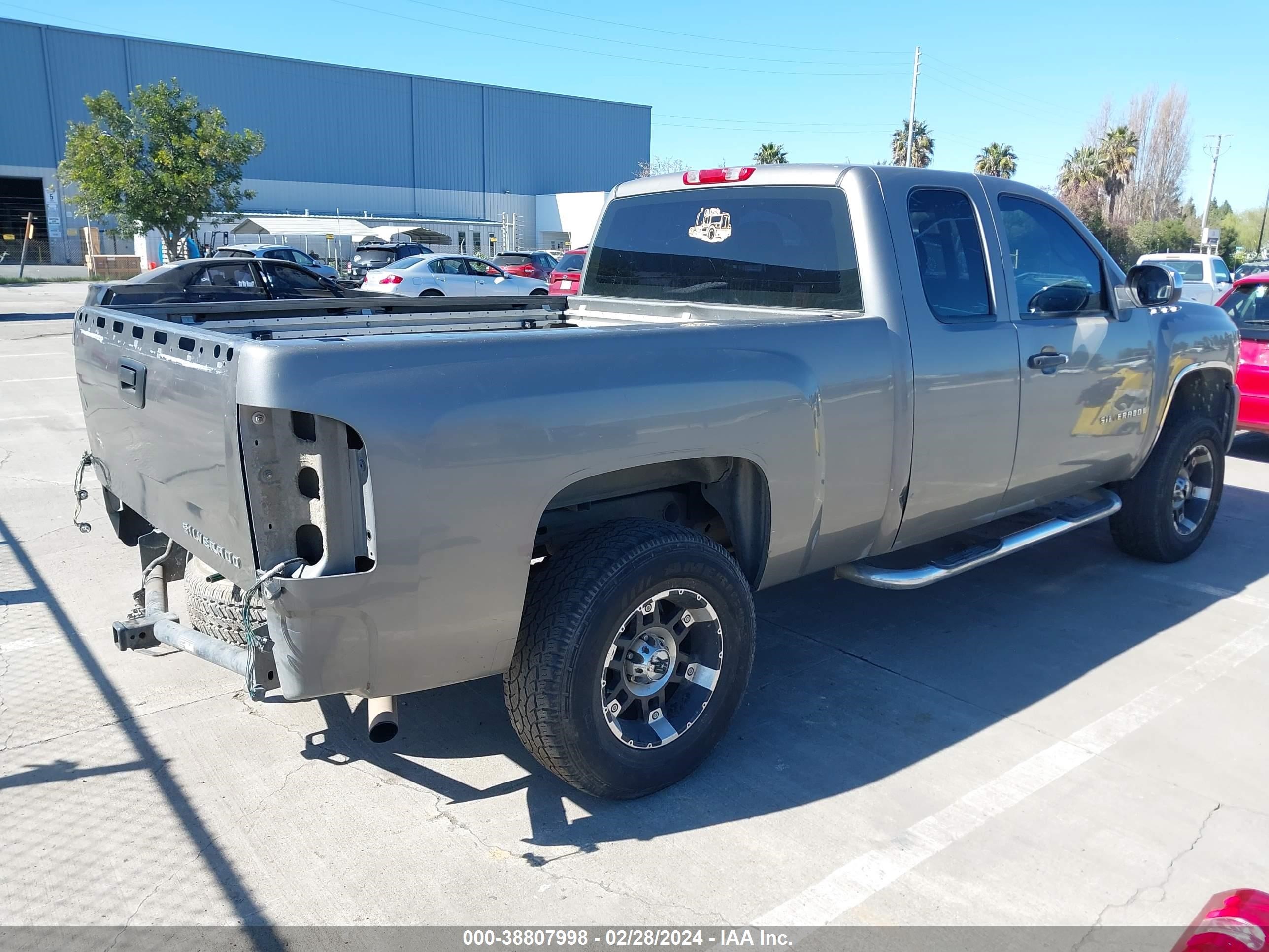 Photo 3 VIN: 1GCEC19X18Z135806 - CHEVROLET SILVERADO 