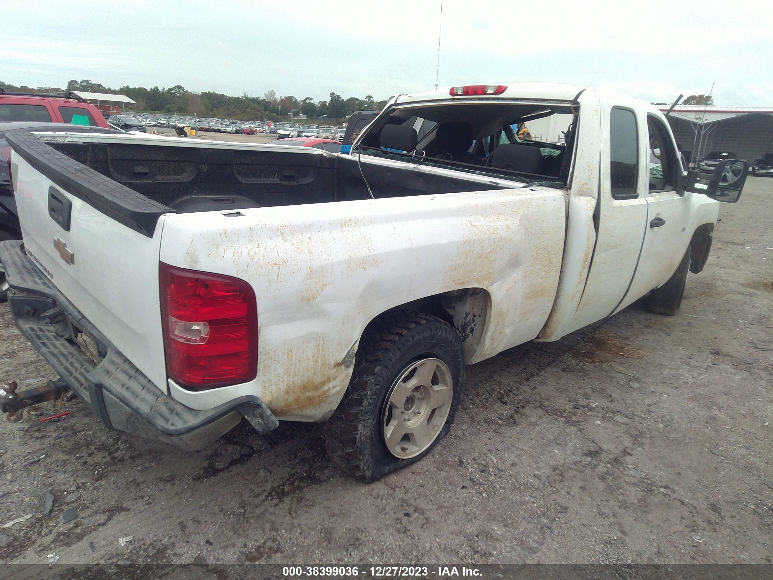 Photo 3 VIN: 1GCEC19X28Z216460 - CHEVROLET SILVERADO 