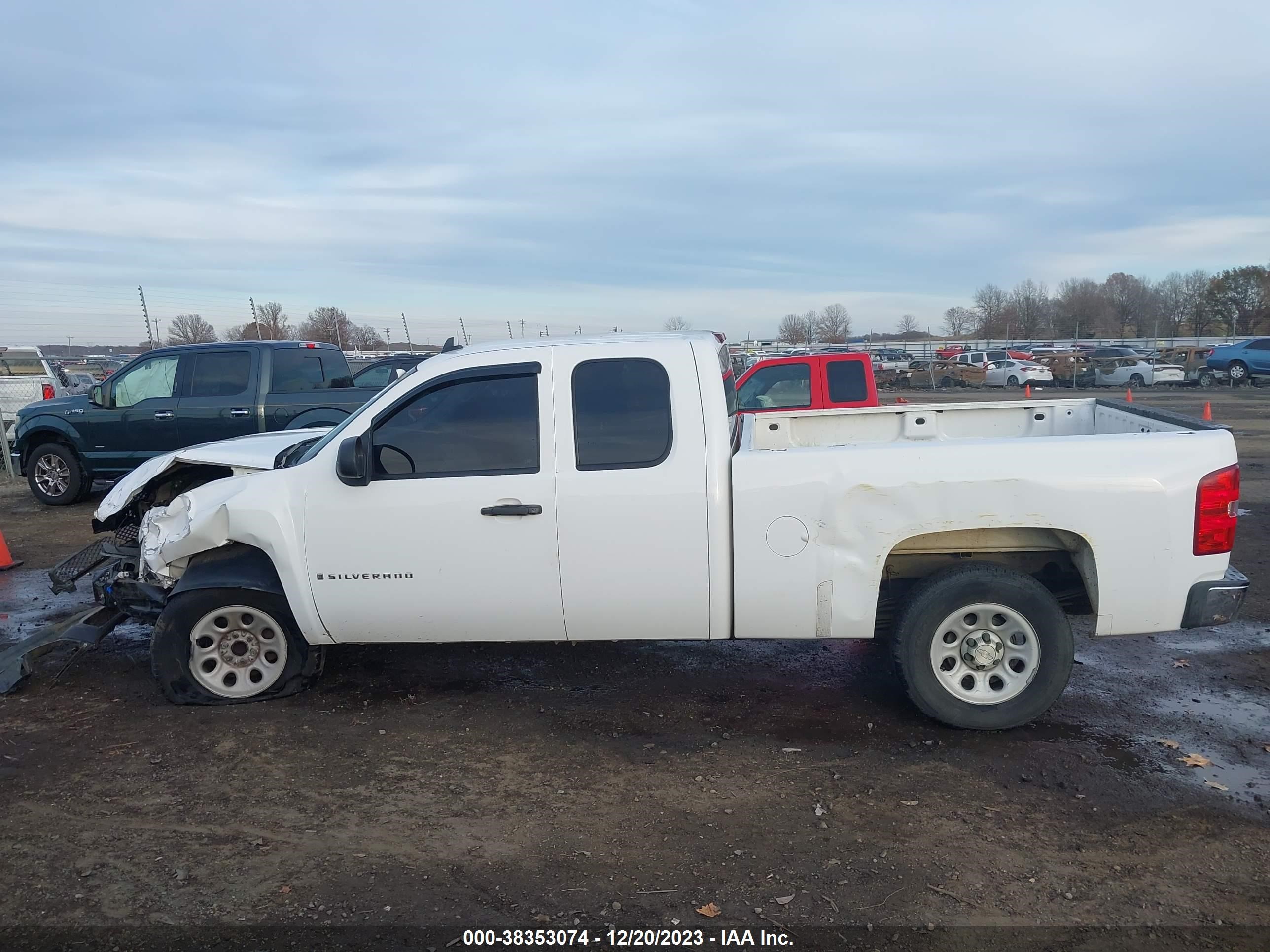 Photo 13 VIN: 1GCEC19X37Z639823 - CHEVROLET SILVERADO 