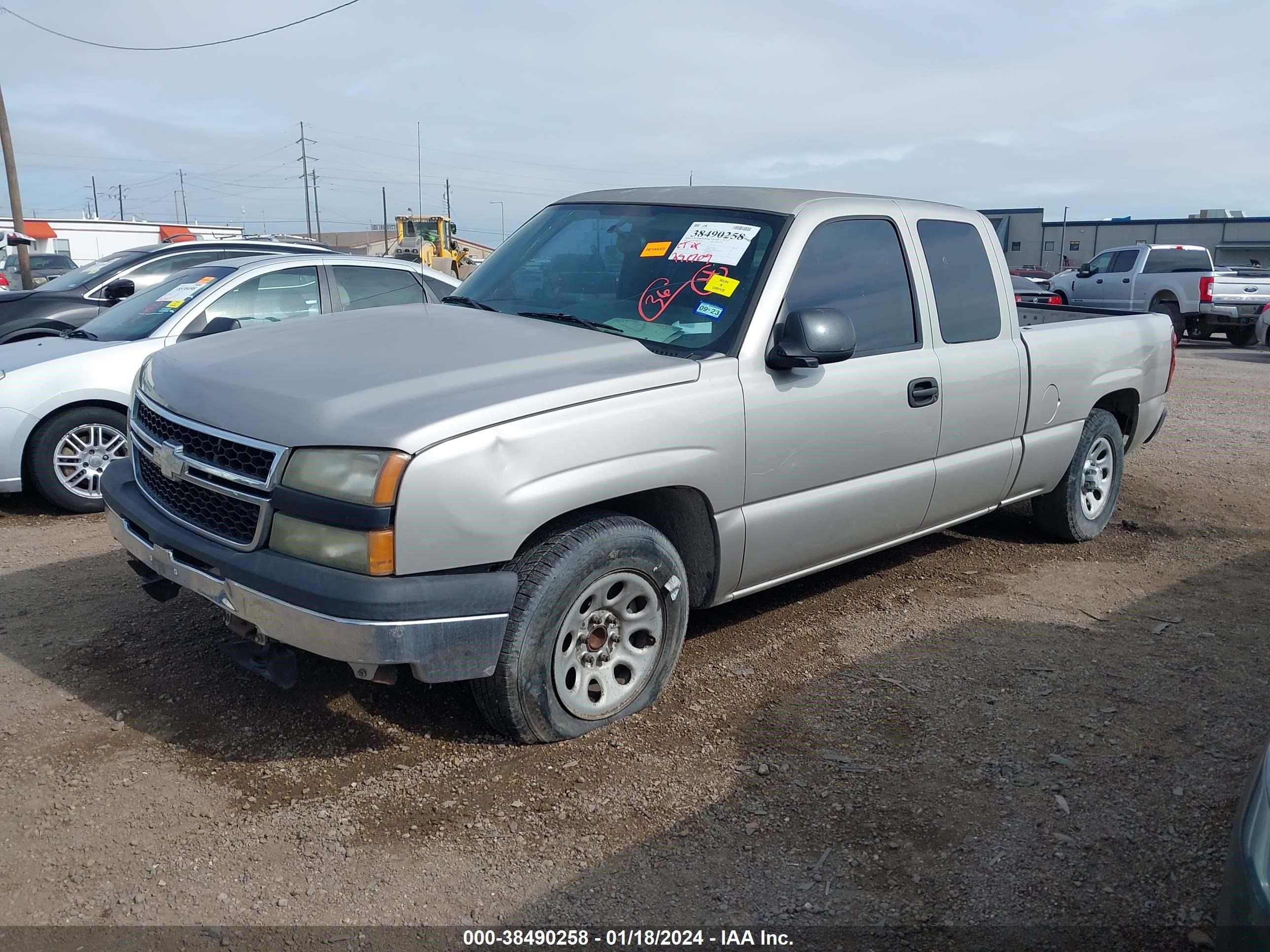 Photo 1 VIN: 1GCEC19X67Z158335 - CHEVROLET SILVERADO 